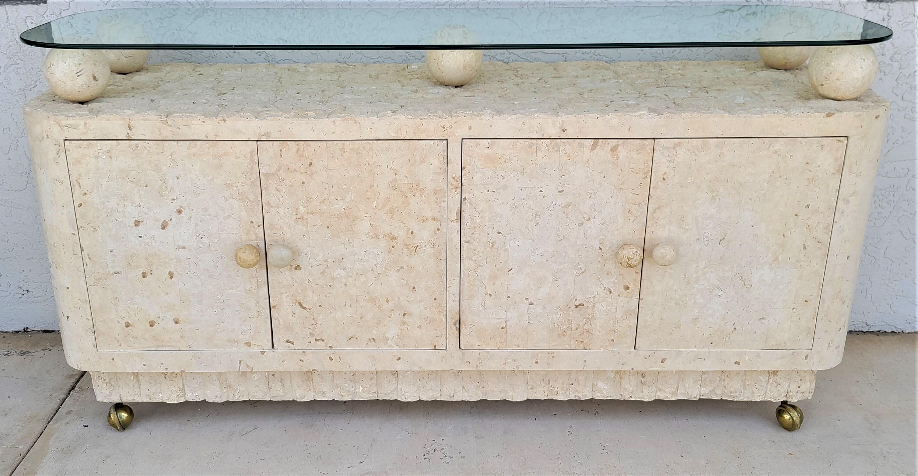 Offering one of our recent Palm Beach Estate Fine furniture acquisitions of a
1980's postmodern tessellated mactan stone credenza buffet dry bar 
Designed in the style of Maitland Smith and attributed to Magnussen

Featuring tessellated stone
