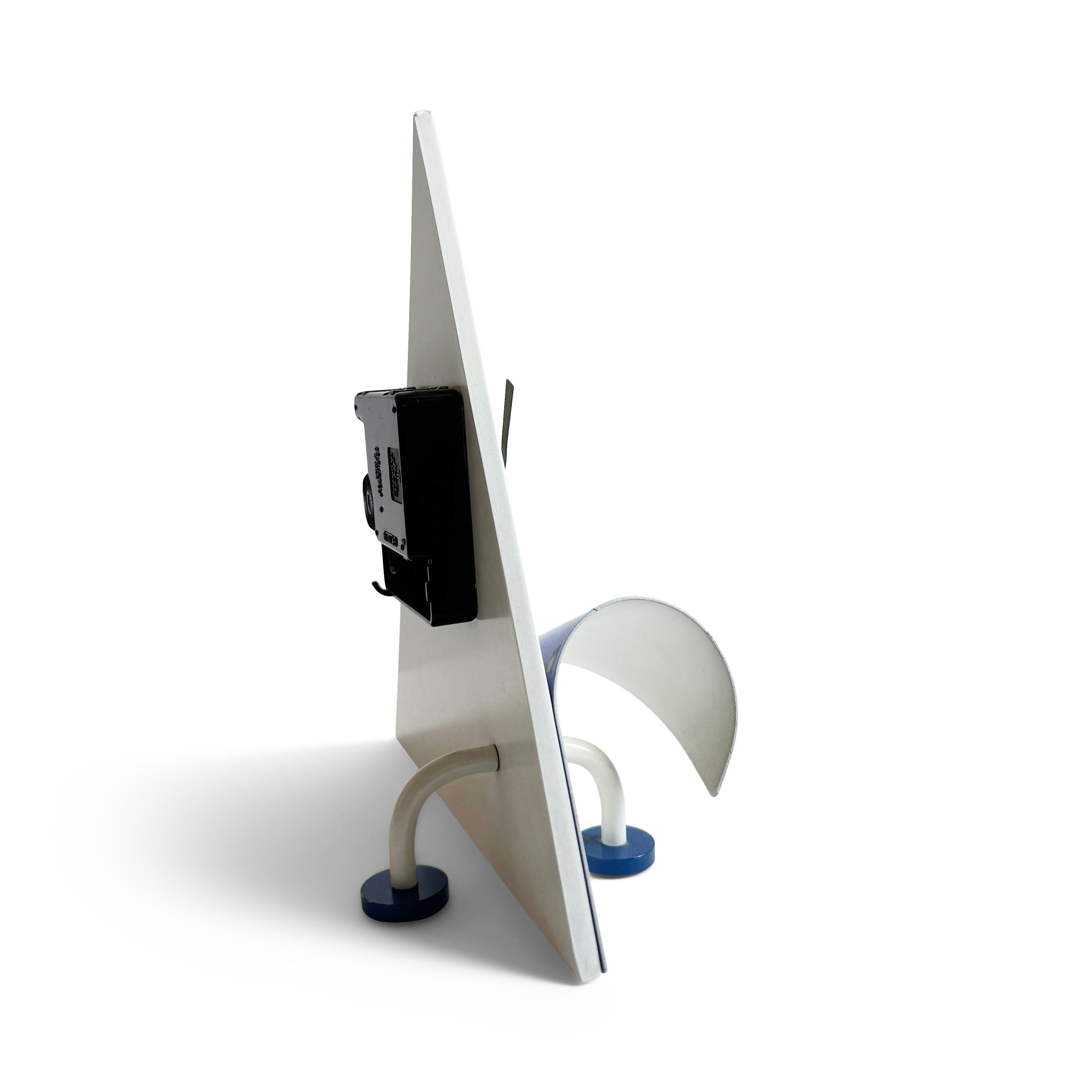 1980s Postmodern Triangular Desk Clock by Jeco For Sale 1