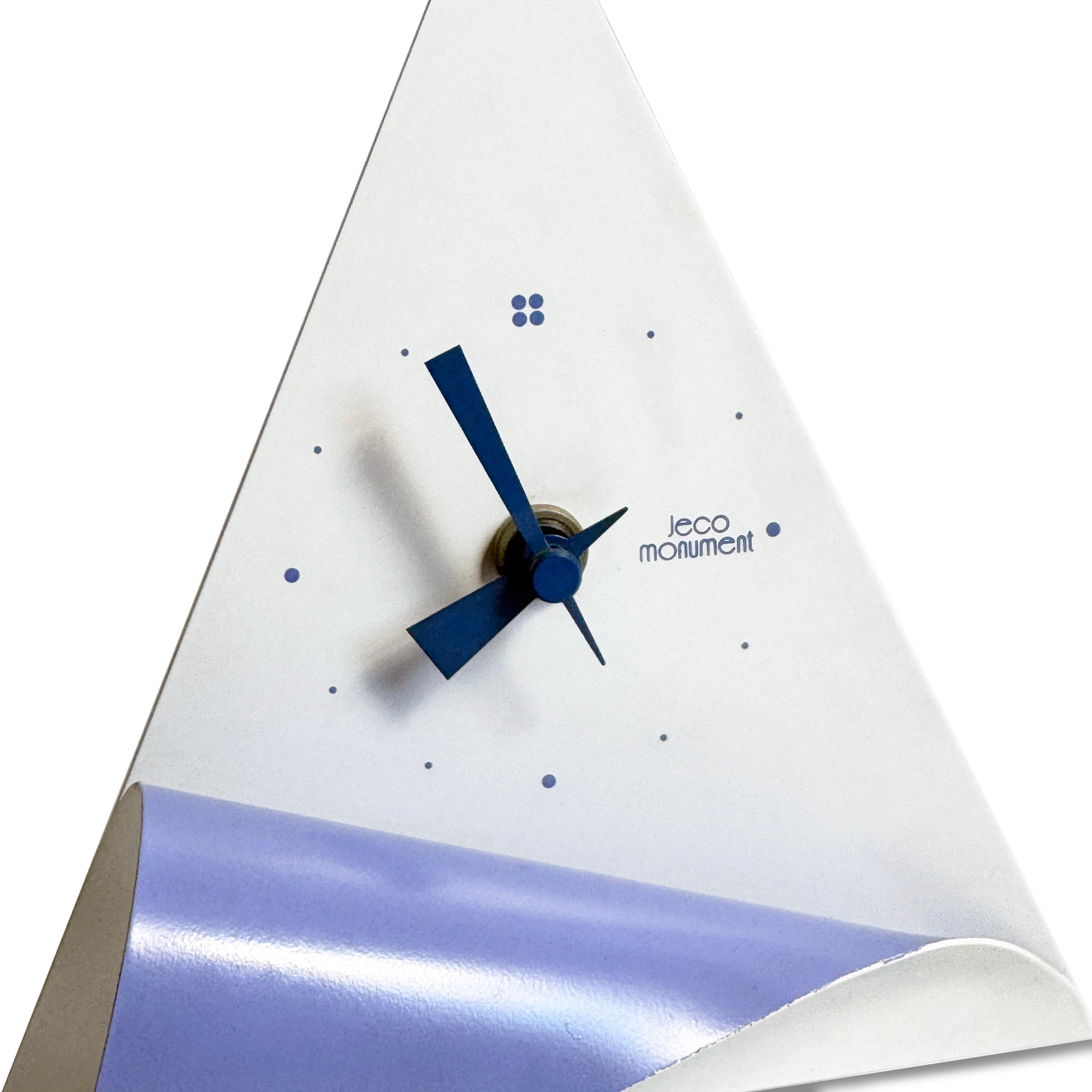 1980s Postmodern Triangular Desk Clock by Jeco For Sale 3