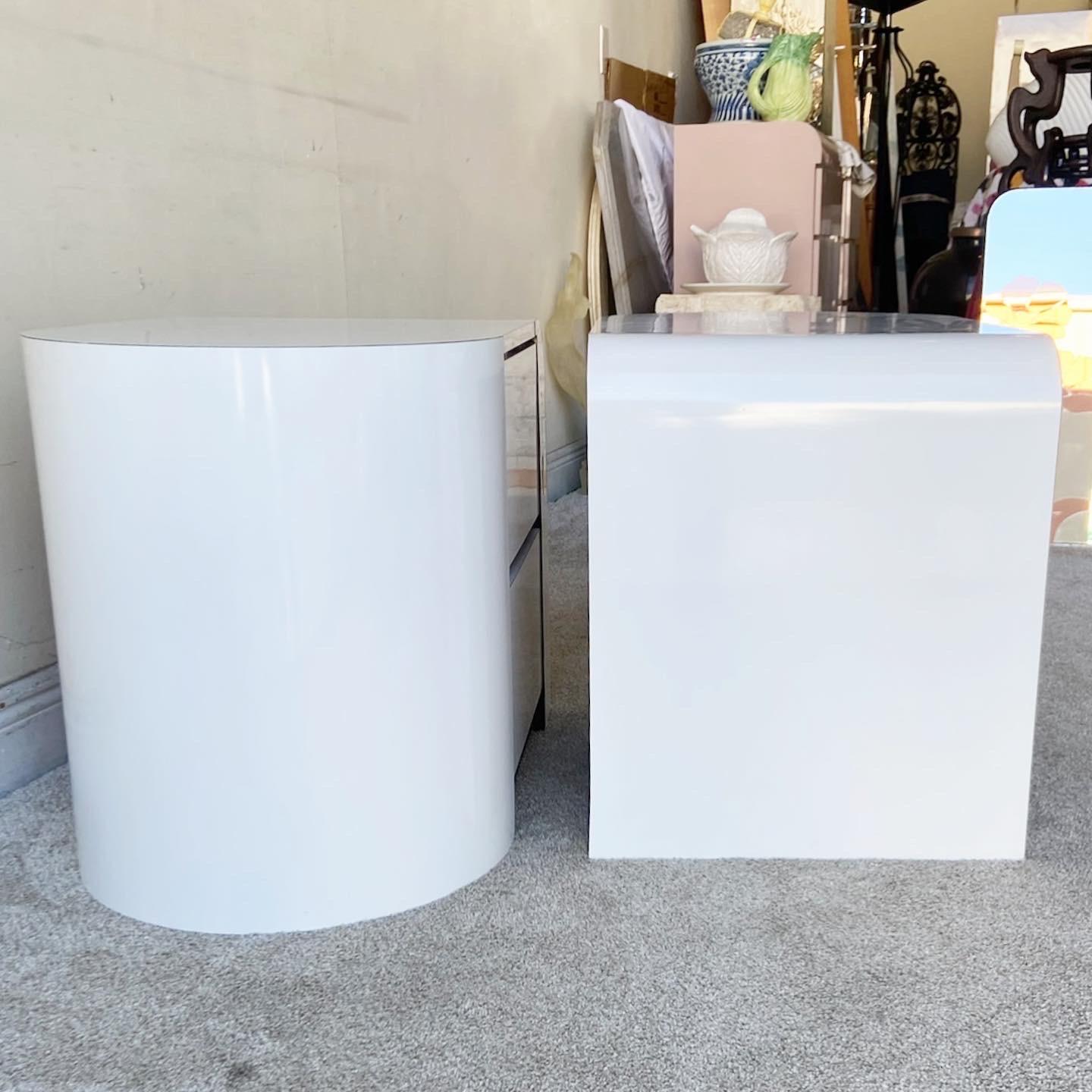 1980s Postmodern White and Black Lacquer Laminate Nightstands - a Pair In Good Condition In Delray Beach, FL