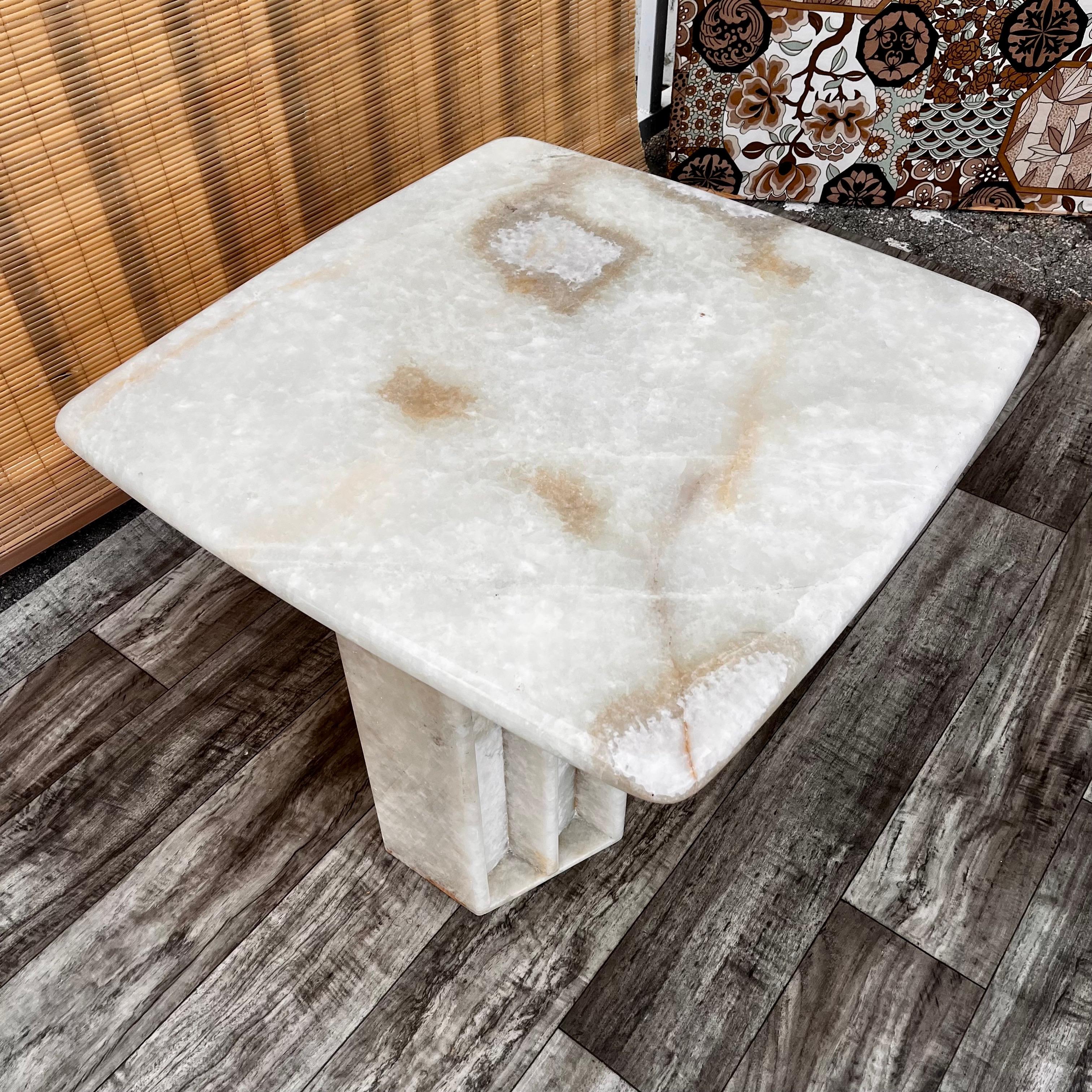 1980s Postmodern White Onyx Marble Occasional Size Table In Good Condition In Miami, FL