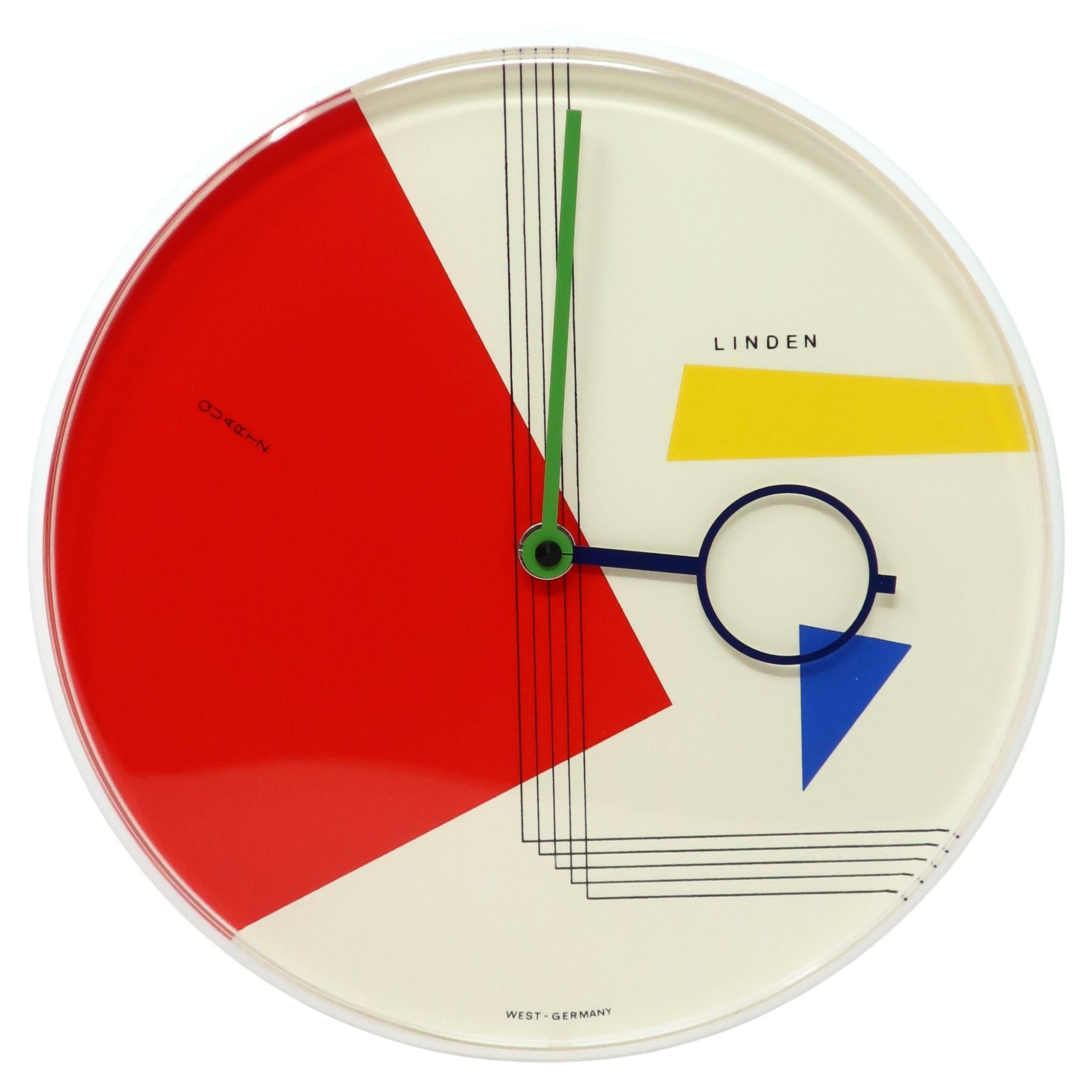 Horloge murale blanche postmoderne des années 1980 par Linden en vente