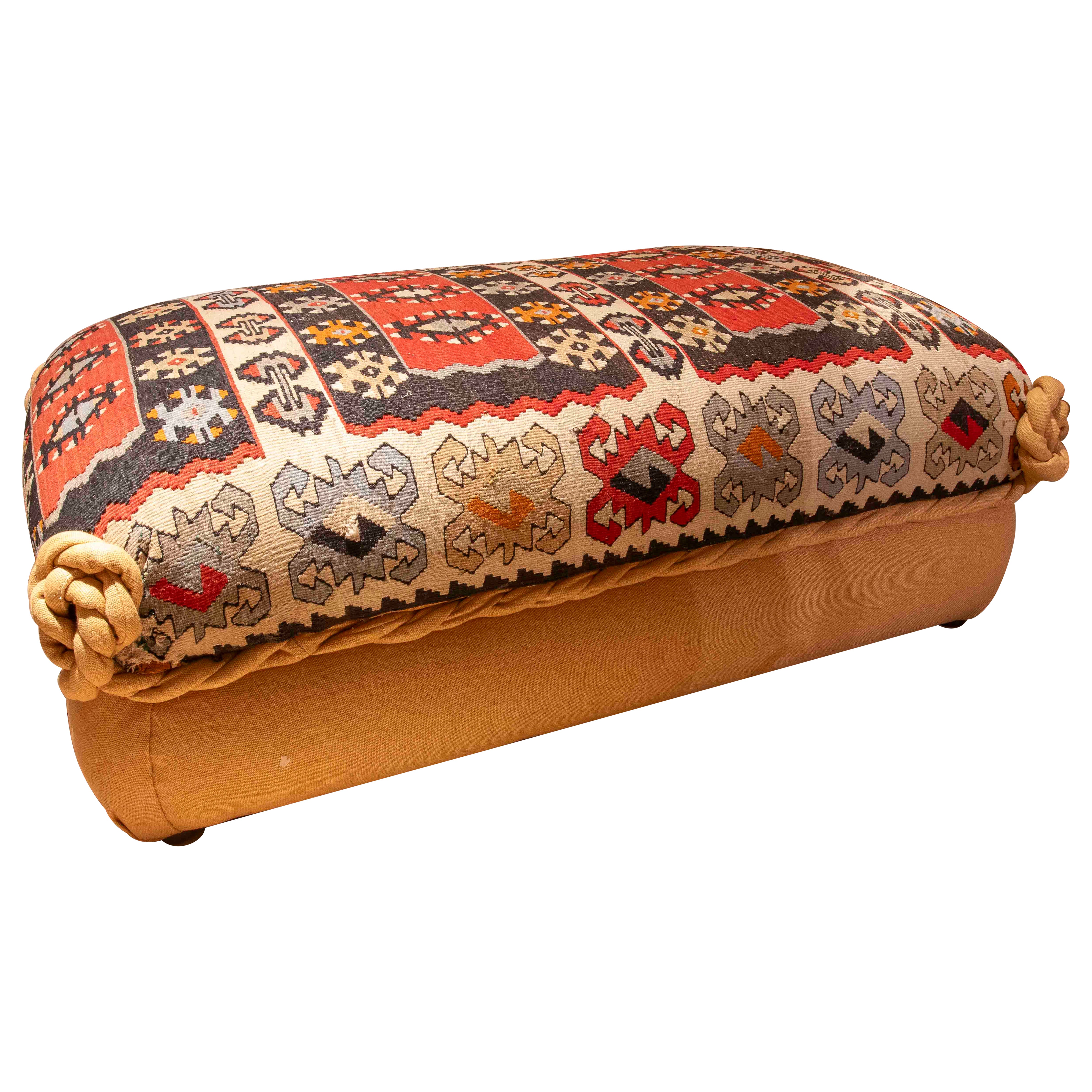 Pouf des années 1980 avec Kilim antique et base en lin
