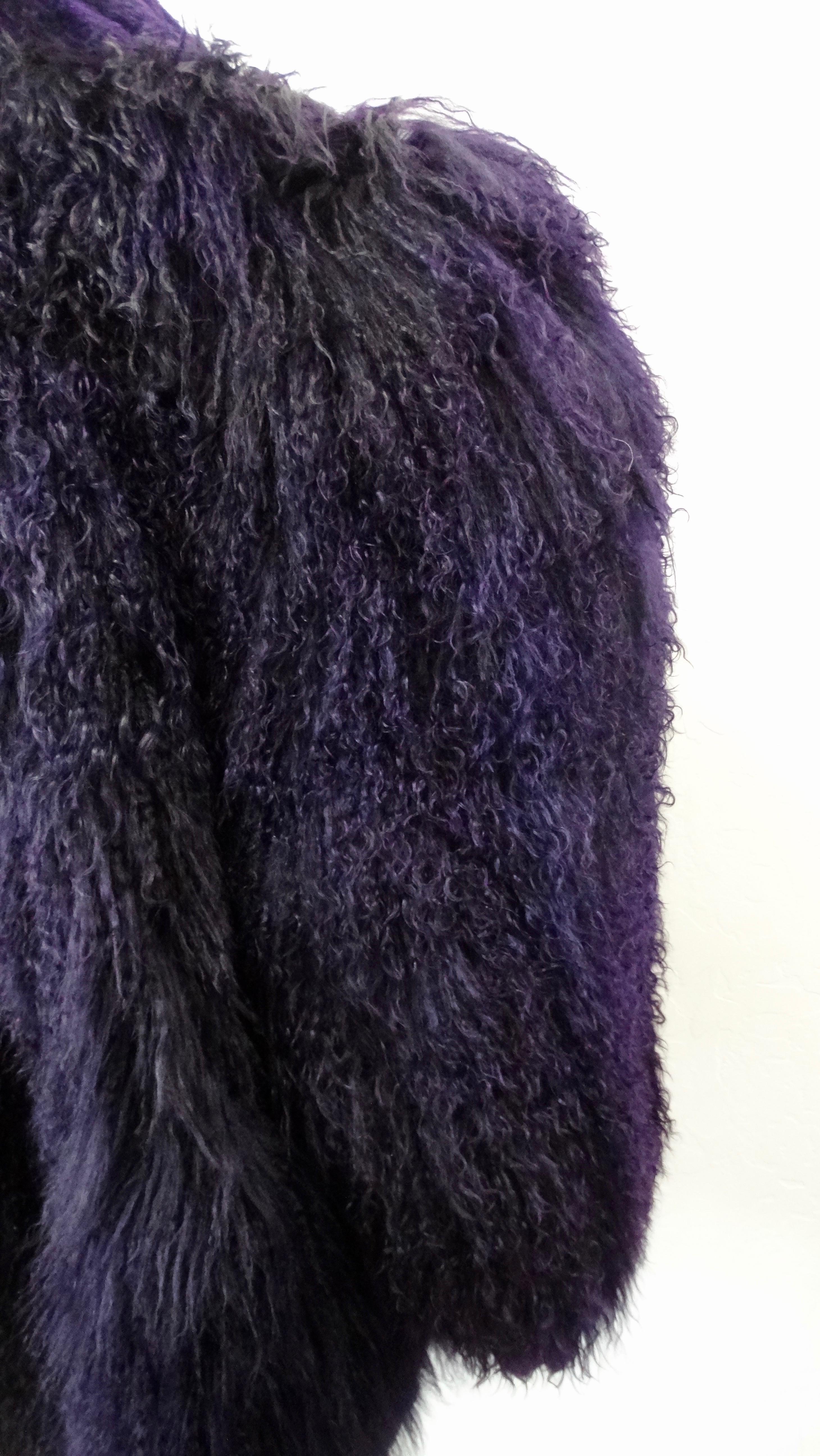 Veste en fourrure d'agneau de Mongolie violette surdimensionnée des années 1980  Unisexe en vente
