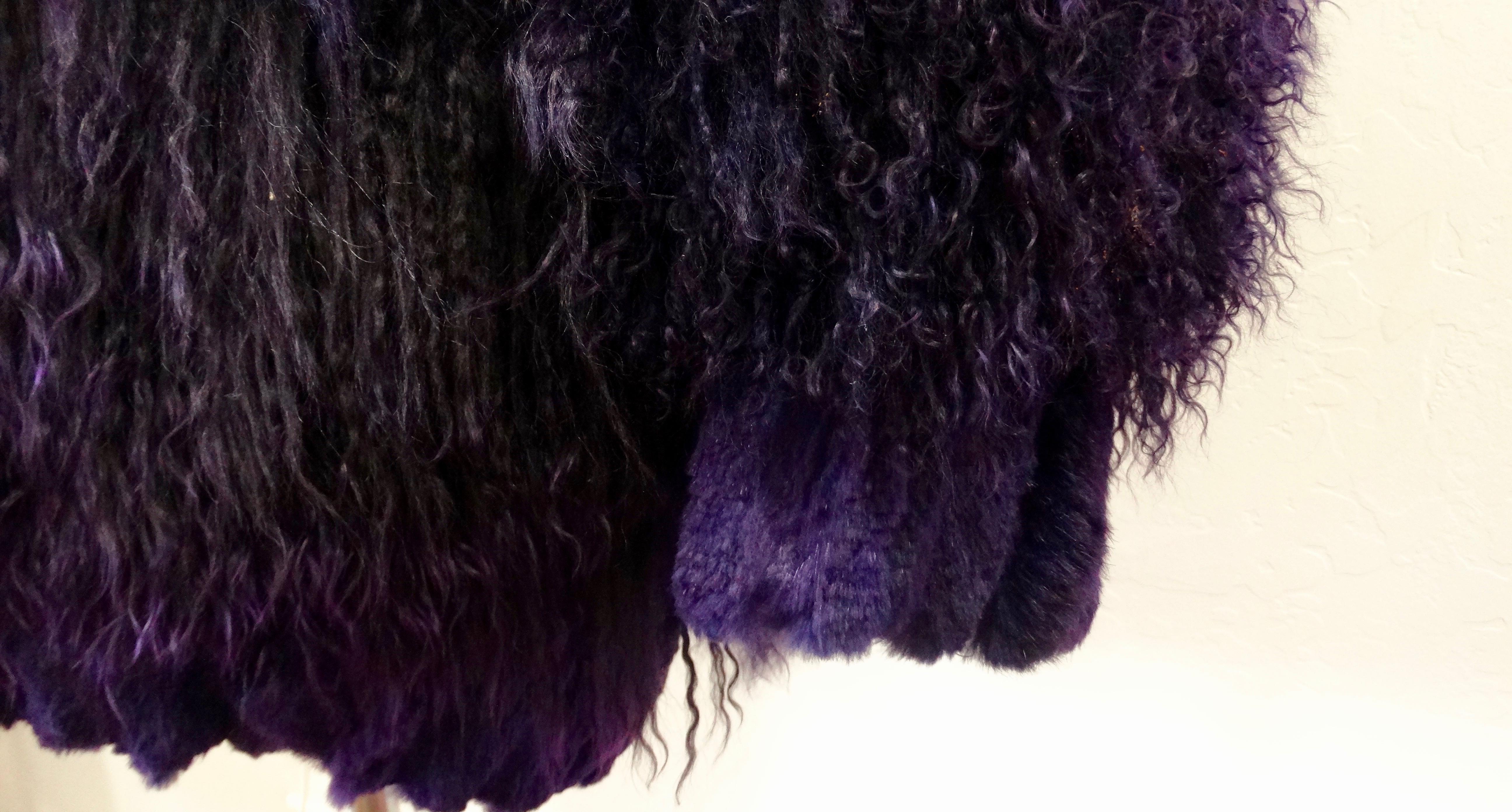 Veste en fourrure d'agneau de Mongolie violette surdimensionnée des années 1980  en vente 2