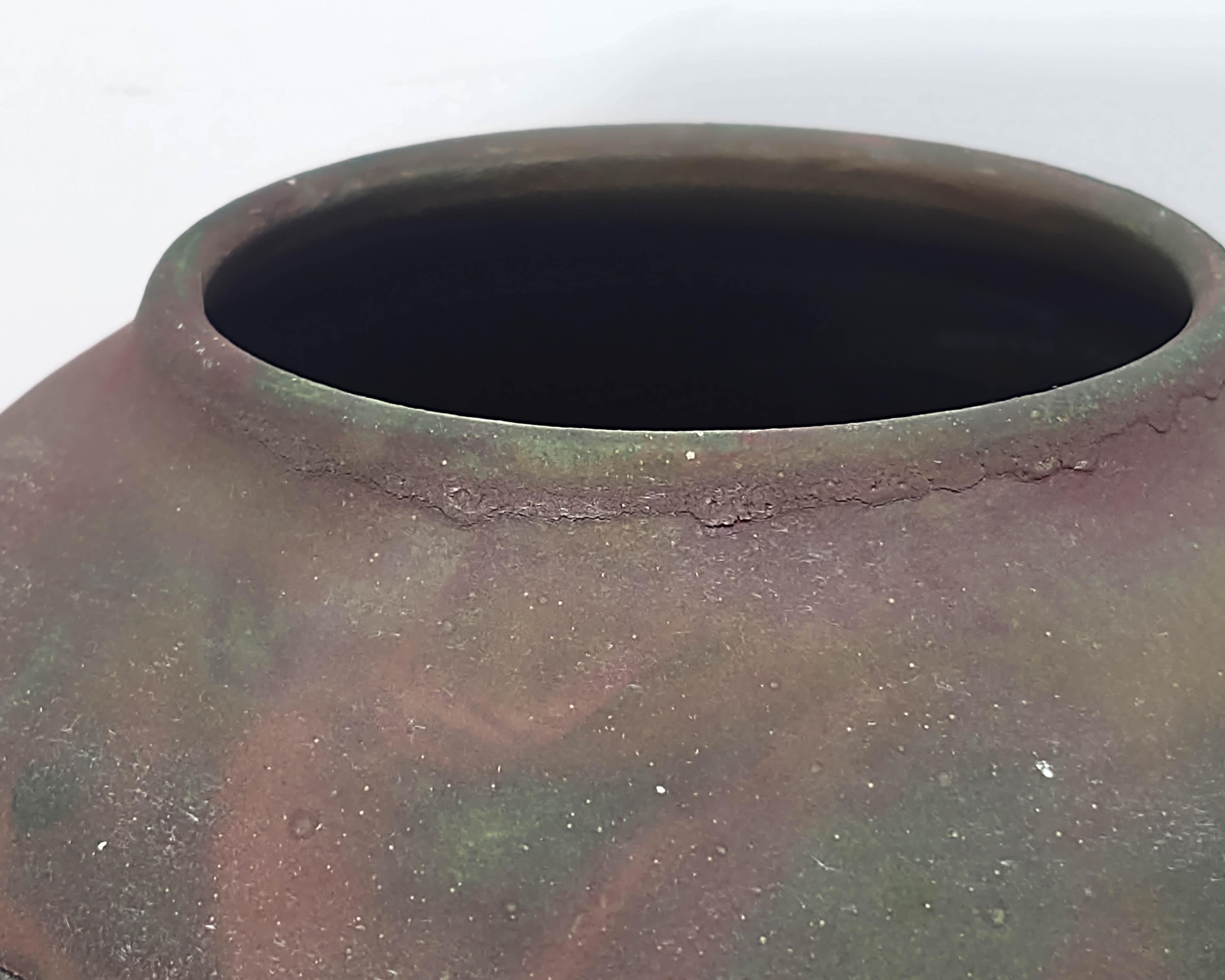 1980s Raku Fired Iridescent Black Earthenware Pottery Vessel In Good Condition For Sale In Hawthorne, CA