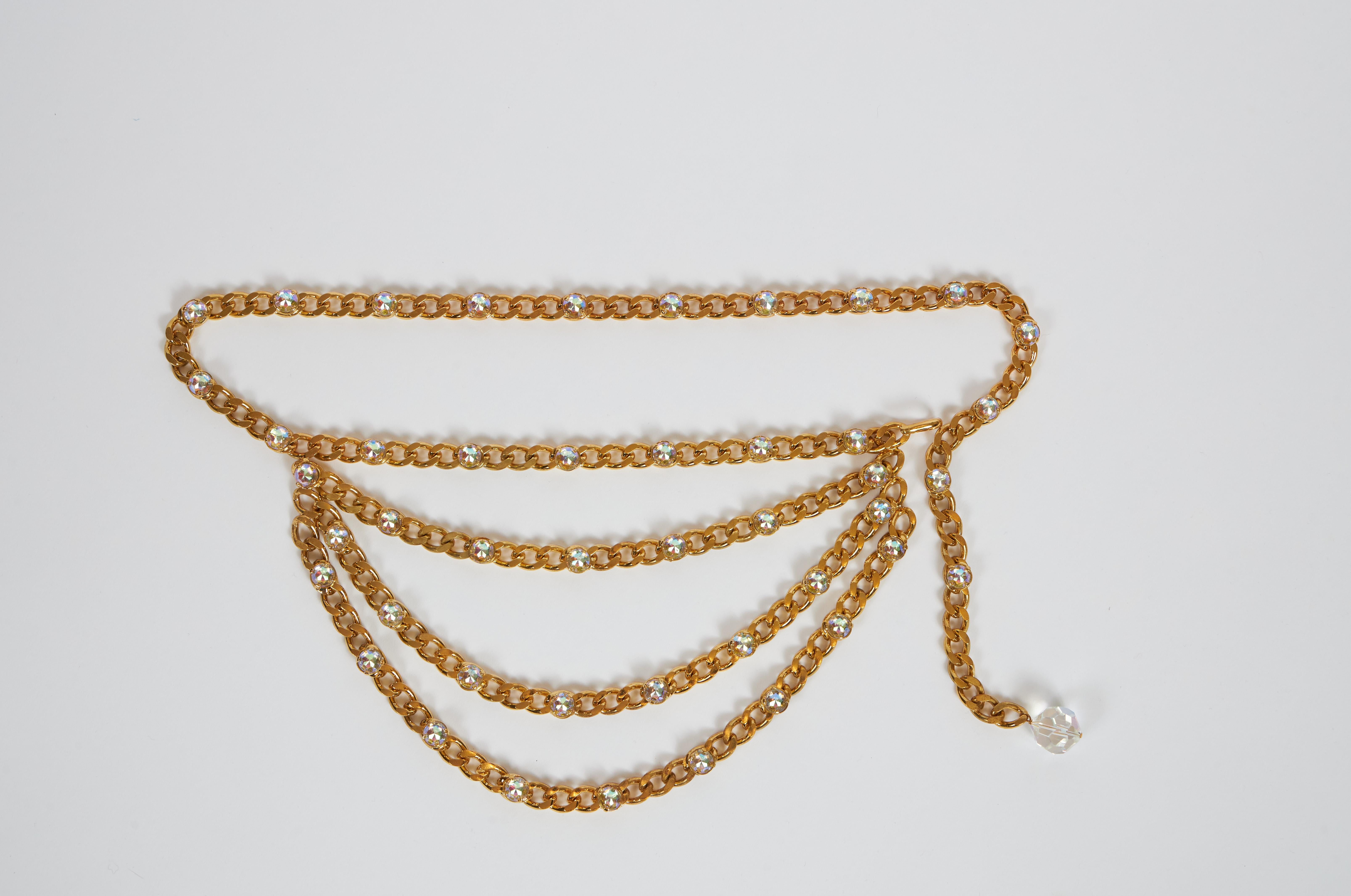 Chanel, rare collier ou ceinture vintage à 4 brins en or avec chaîne et strass, années 1980 Pour femmes en vente