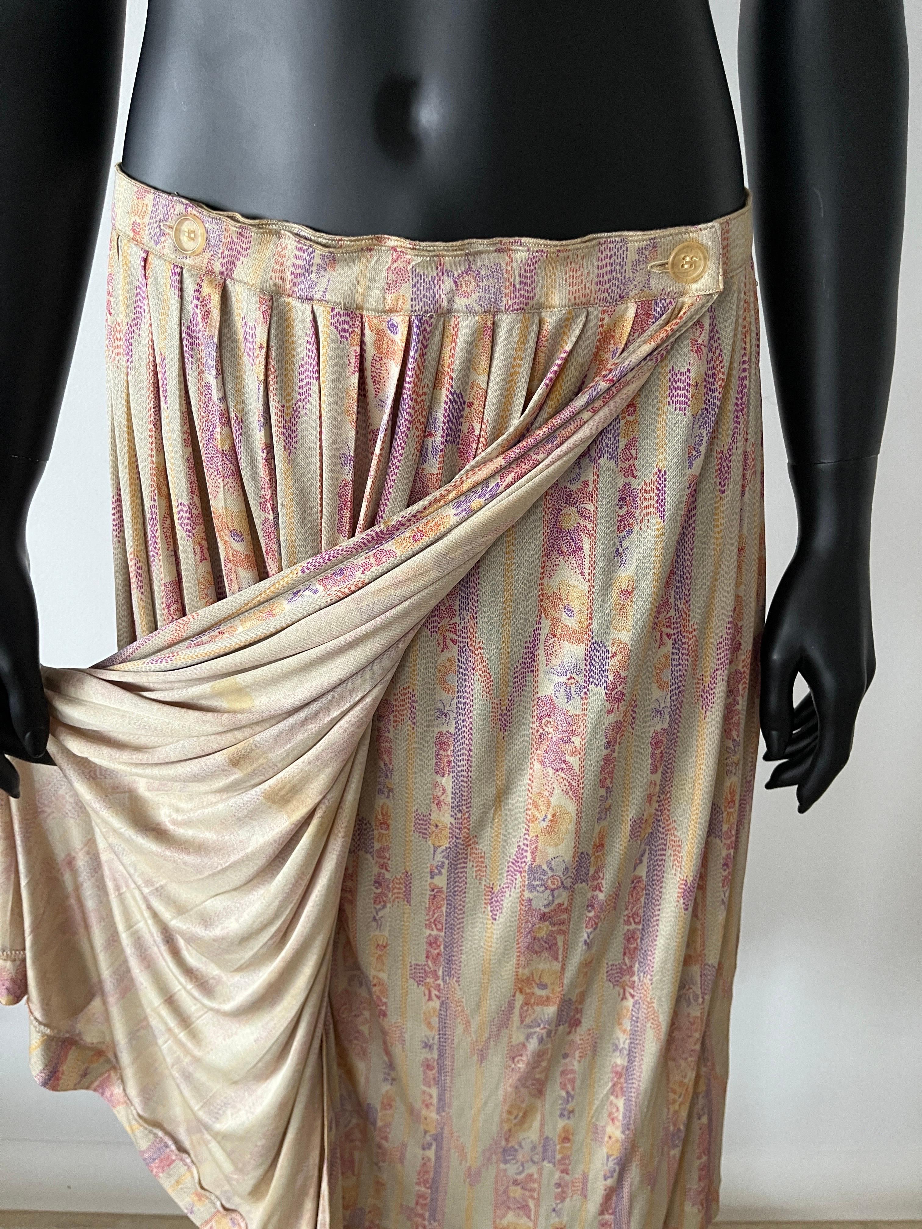 1980 Rare Vintage MISSONI FLORAL SILK skirt. Le haut est vendu ! Bon état - En vente à COLLINGWOOD, AU