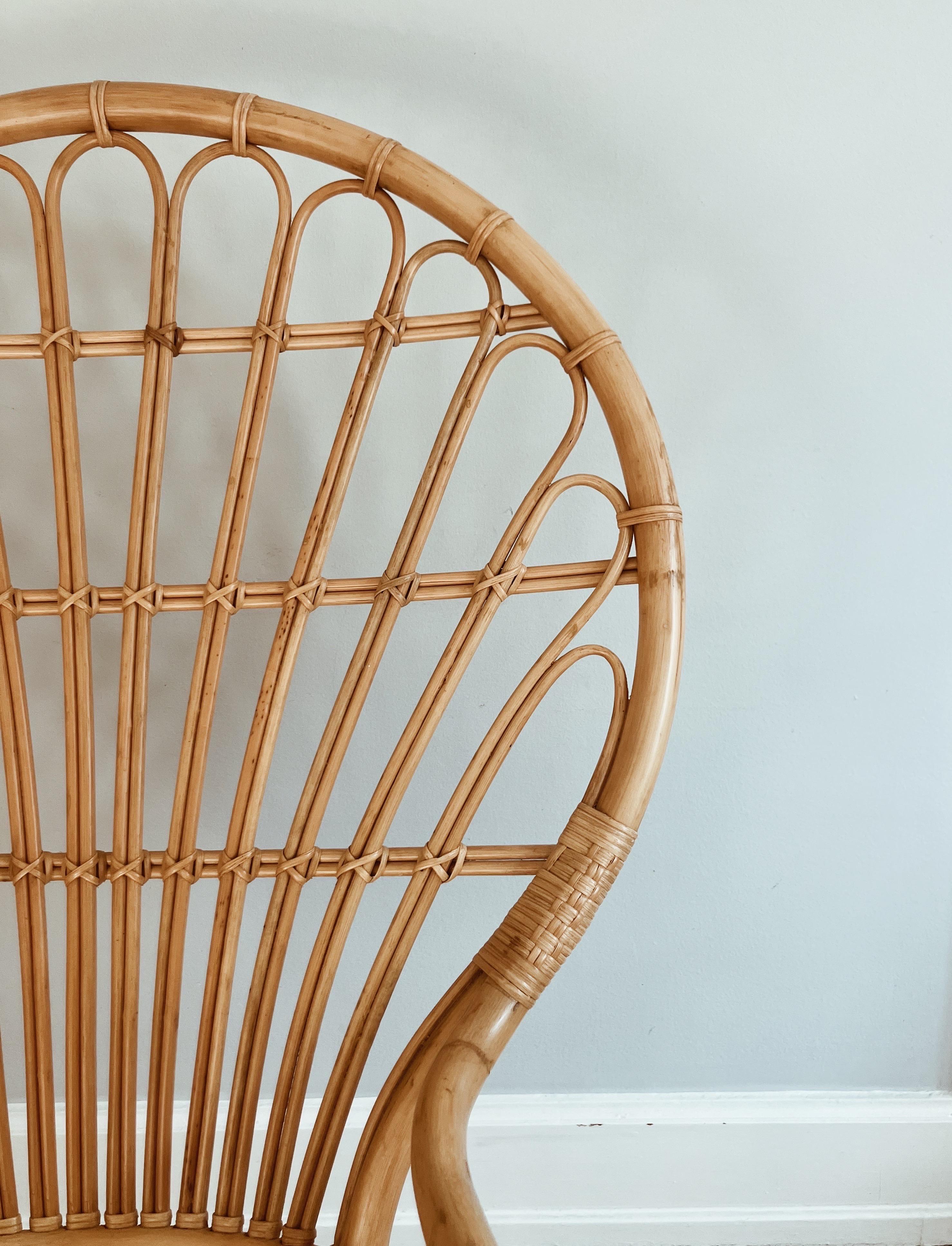 Silla Bohemia Peacock de bambú y Ratán / Sillón de mimbre Francés en venta