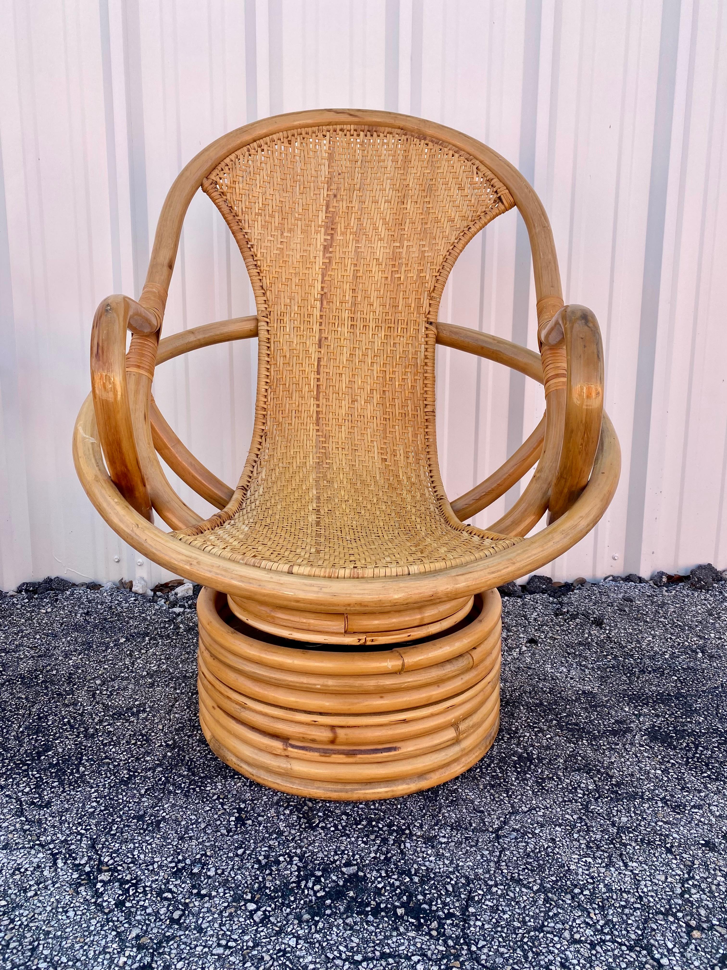 1980s Rattan Coastal Sculptural Swivel Chairs, set of 2 For Sale 2