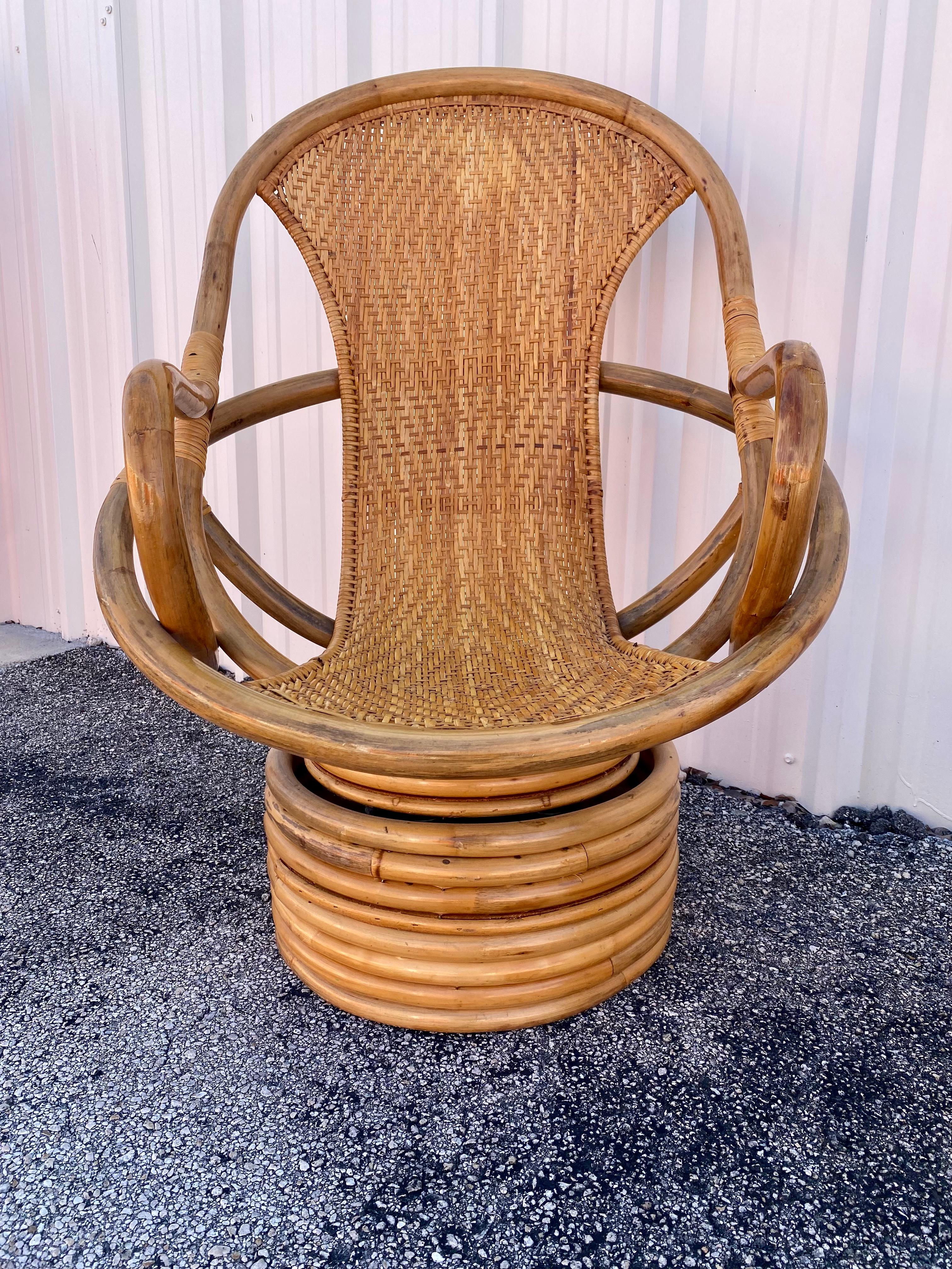 1980s Rattan Coastal Sculptural Swivel Chairs, set of 2 For Sale 3