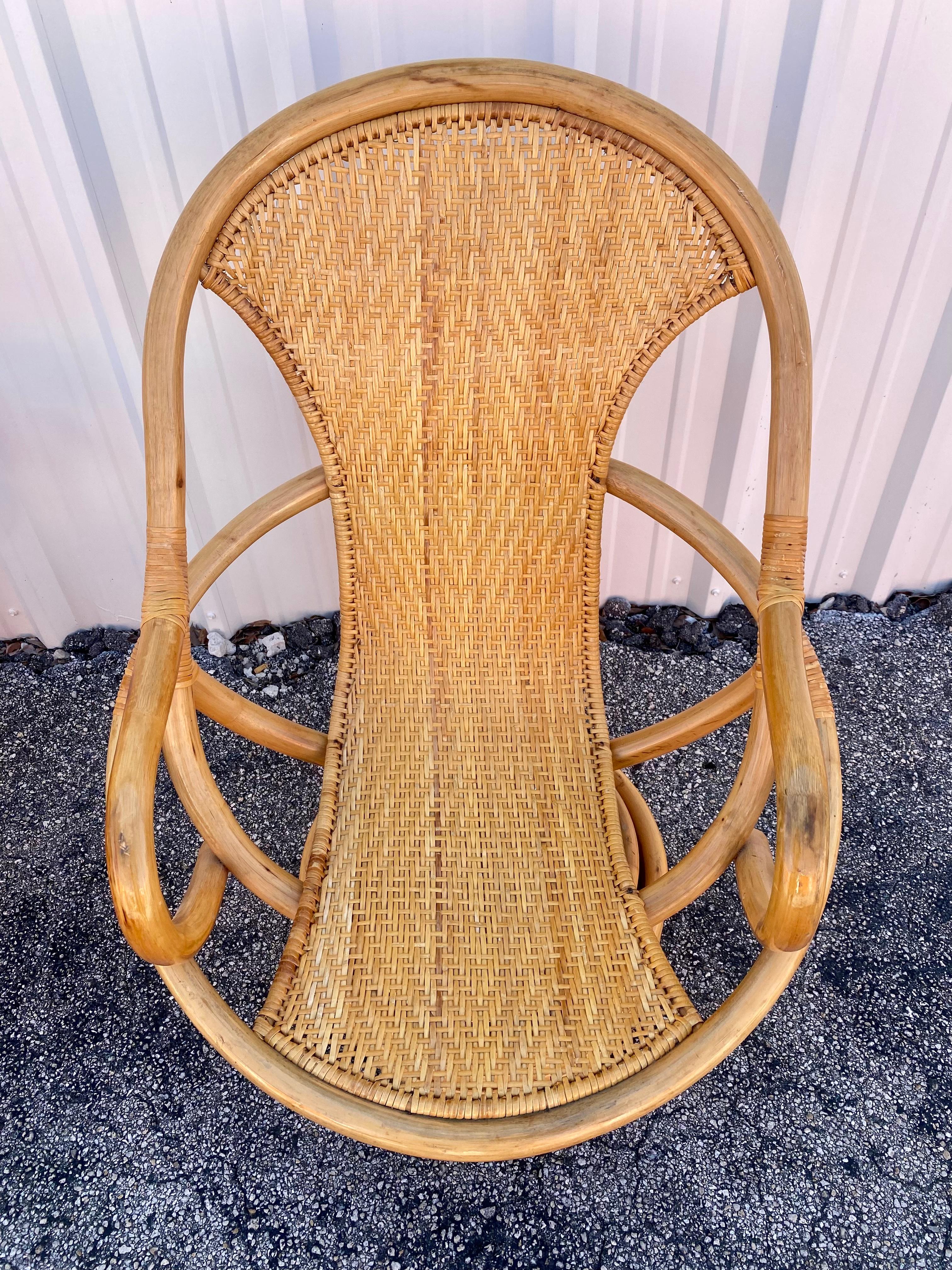1980s Rattan Coastal Sculptural Swivel Chairs, set of 2 For Sale 4