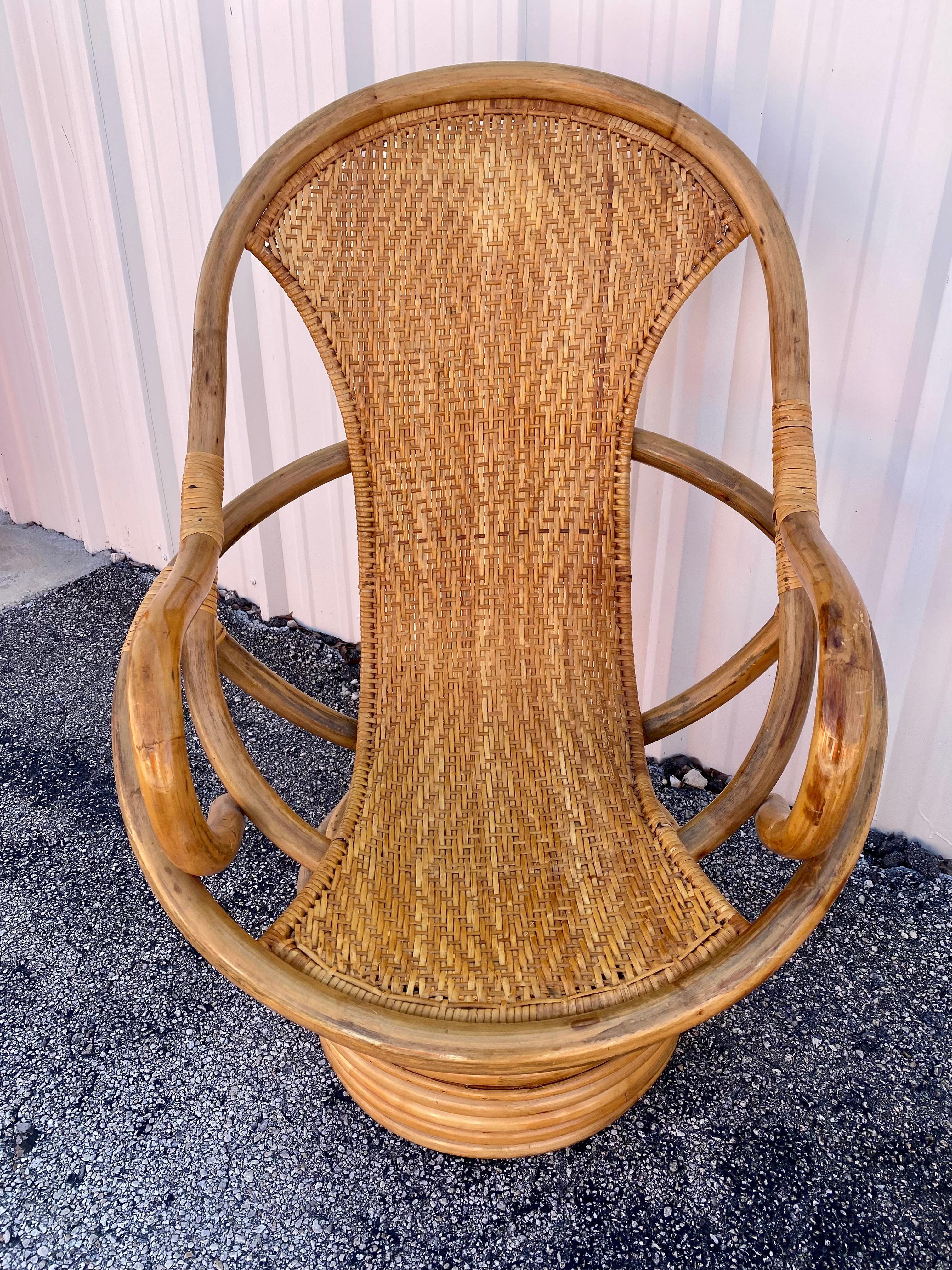 1980s Rattan Coastal Sculptural Swivel Chairs, set of 2 For Sale 5