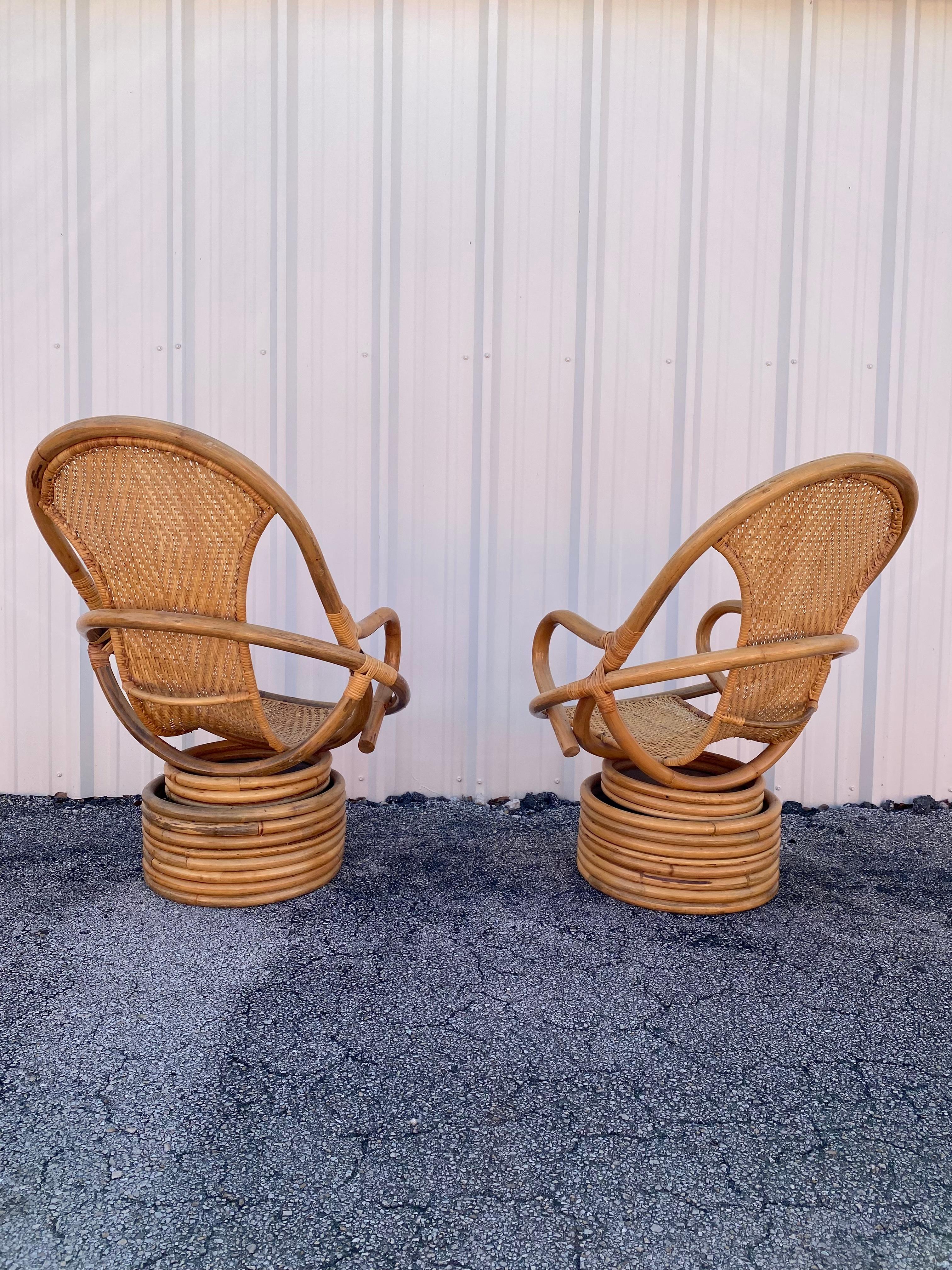 1980s Rattan Coastal Sculptural Swivel Chairs, set of 2 In Good Condition For Sale In Fort Lauderdale, FL