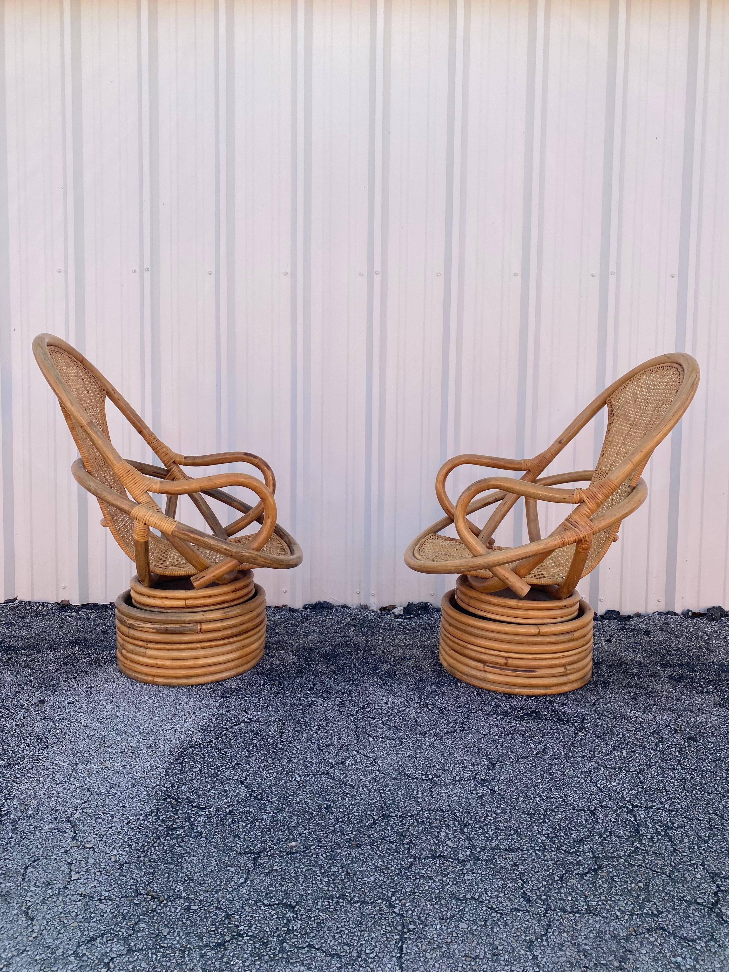 1980s Rattan Coastal Sculptural Swivel Chairs, set of 2 For Sale 1