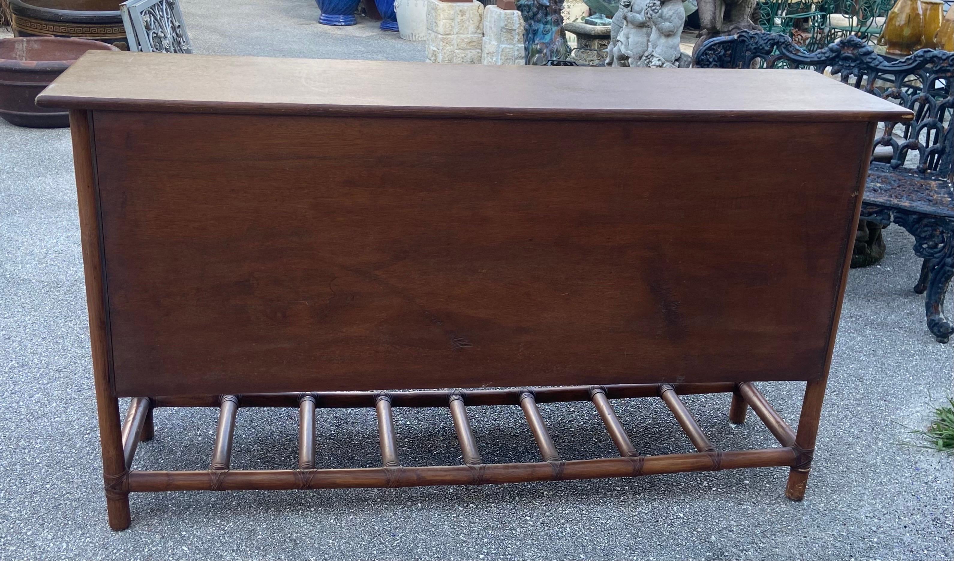 Credenza in rattan anni '80 con cassetti e armadietti In condizioni buone in vendita a West Palm Beach, FL