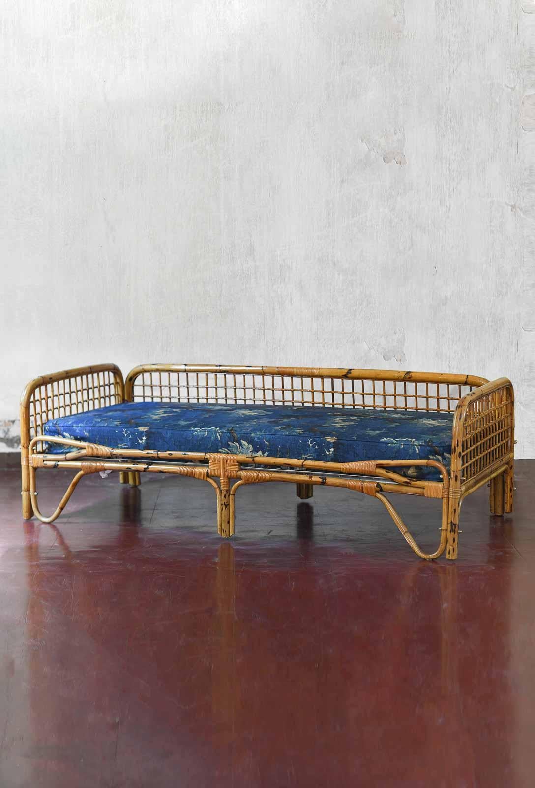 1980s Rattan daybed
Product details
Complete with cushion in Dedar fabric “Schwarzwald” cod. 003
Dimensions 198 W x 63 H x 88 D
