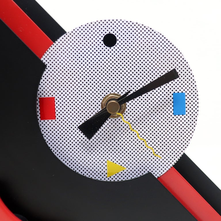 1980s, Red and Black Stacked Desk or Mantel Clock For Sale at 1stDibs