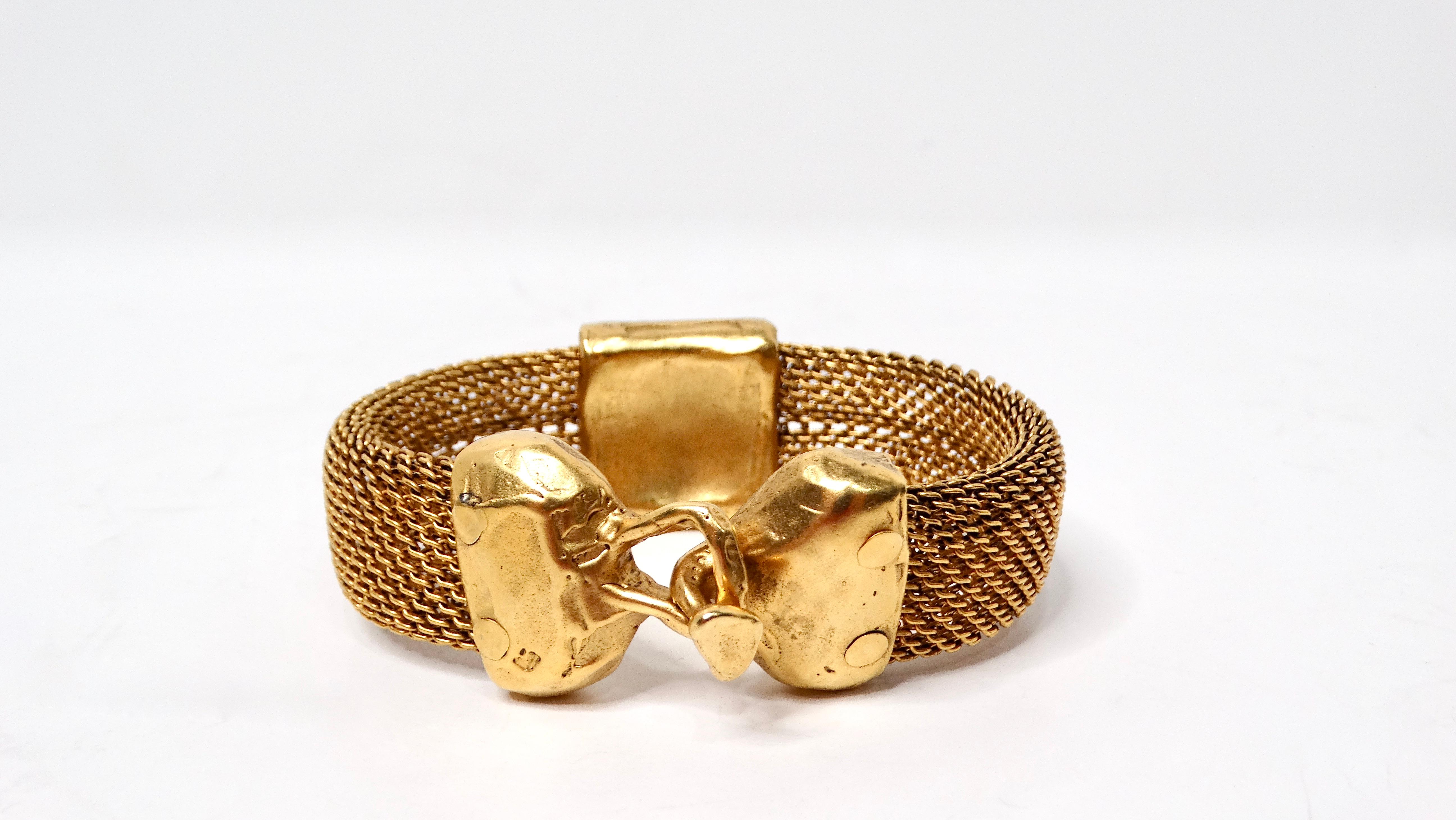 De las mujeres Pulsera de malla de granate con cabujón rojo en tono dorado de los años 80 en venta