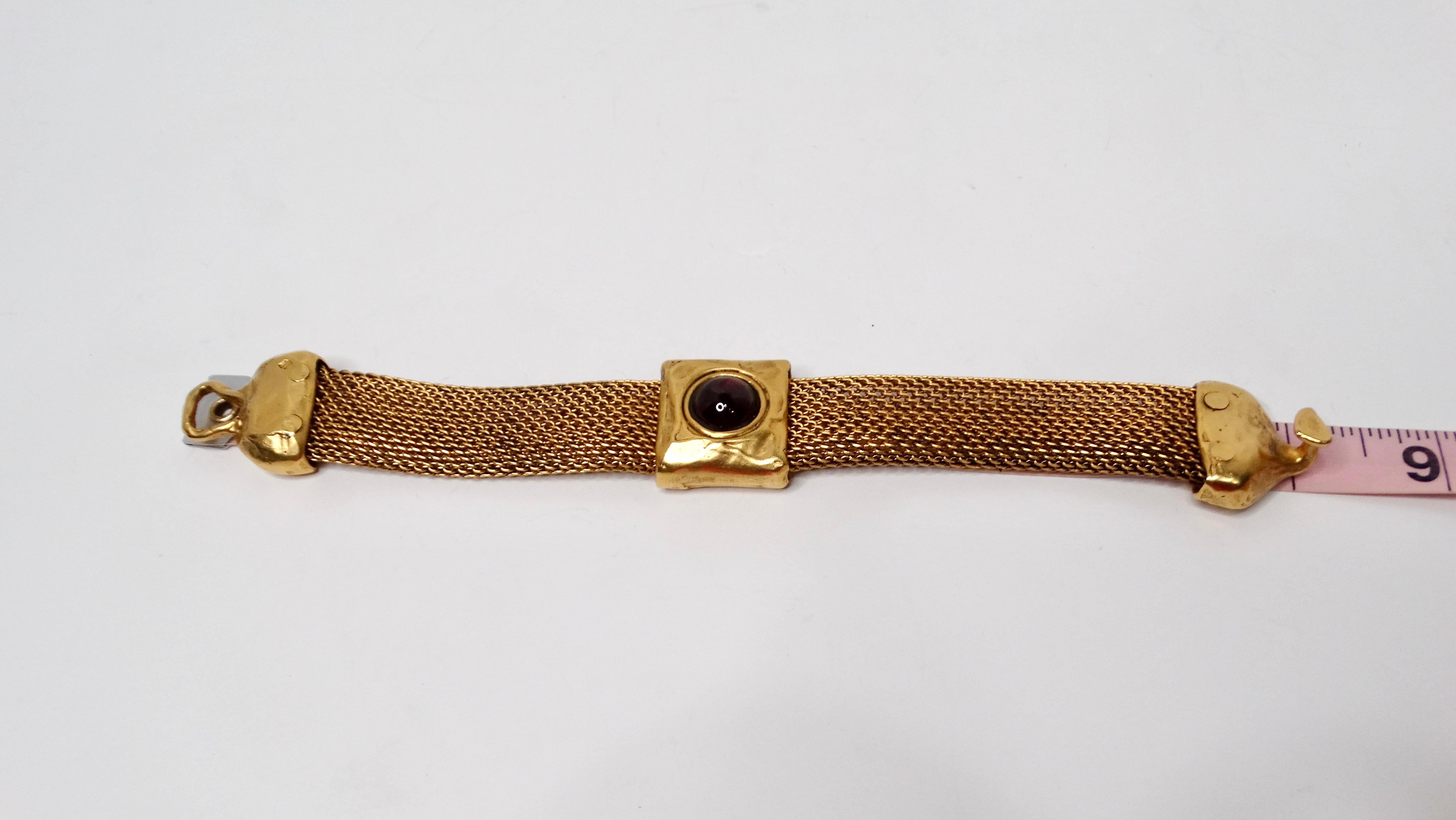 Pulsera de malla de granate con cabujón rojo en tono dorado de los años 80 en venta 2
