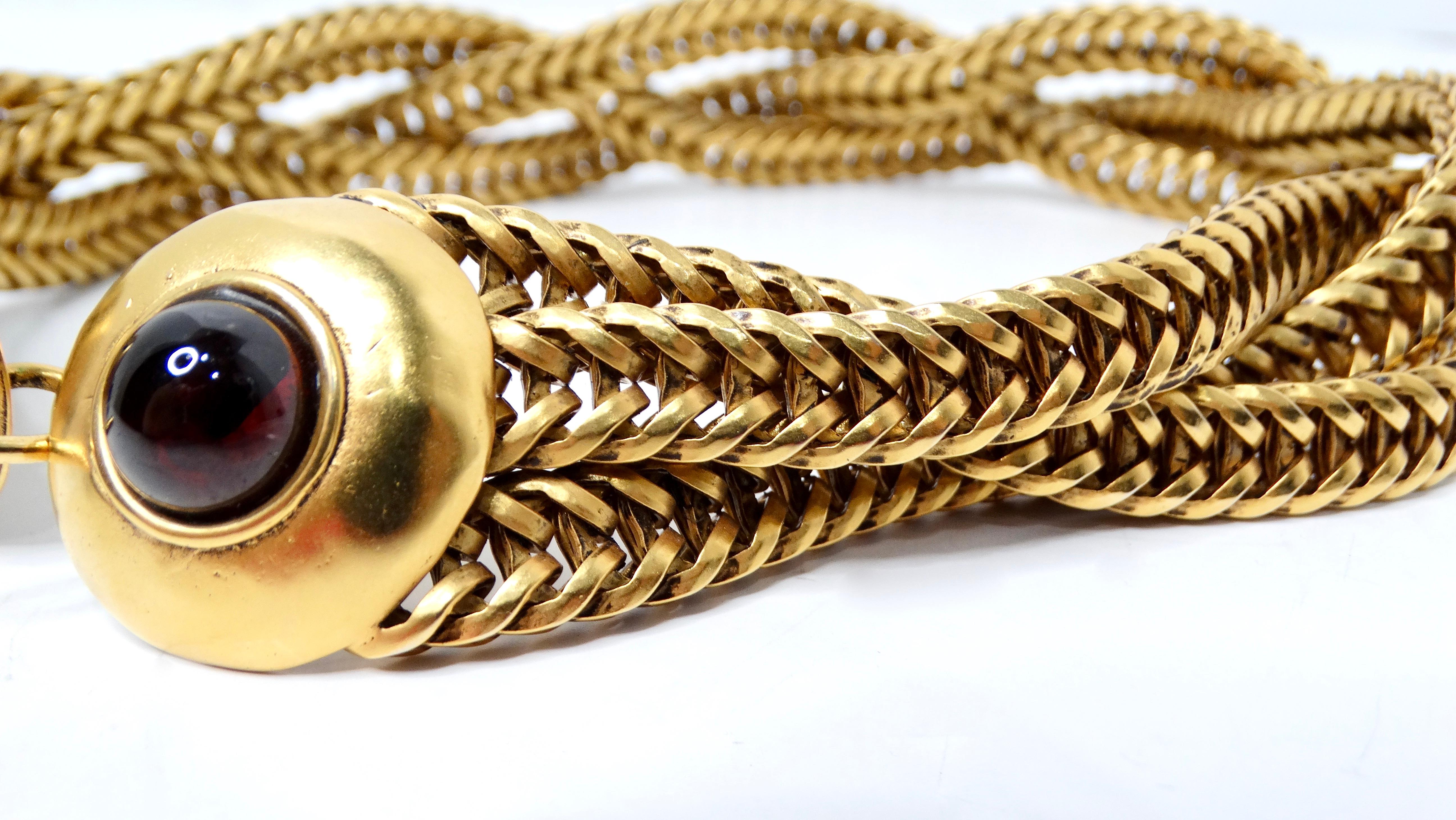 Collana girocollo anni '80 con cabochon rossi e catene multiple in tono dorato In condizioni buone in vendita a Scottsdale, AZ
