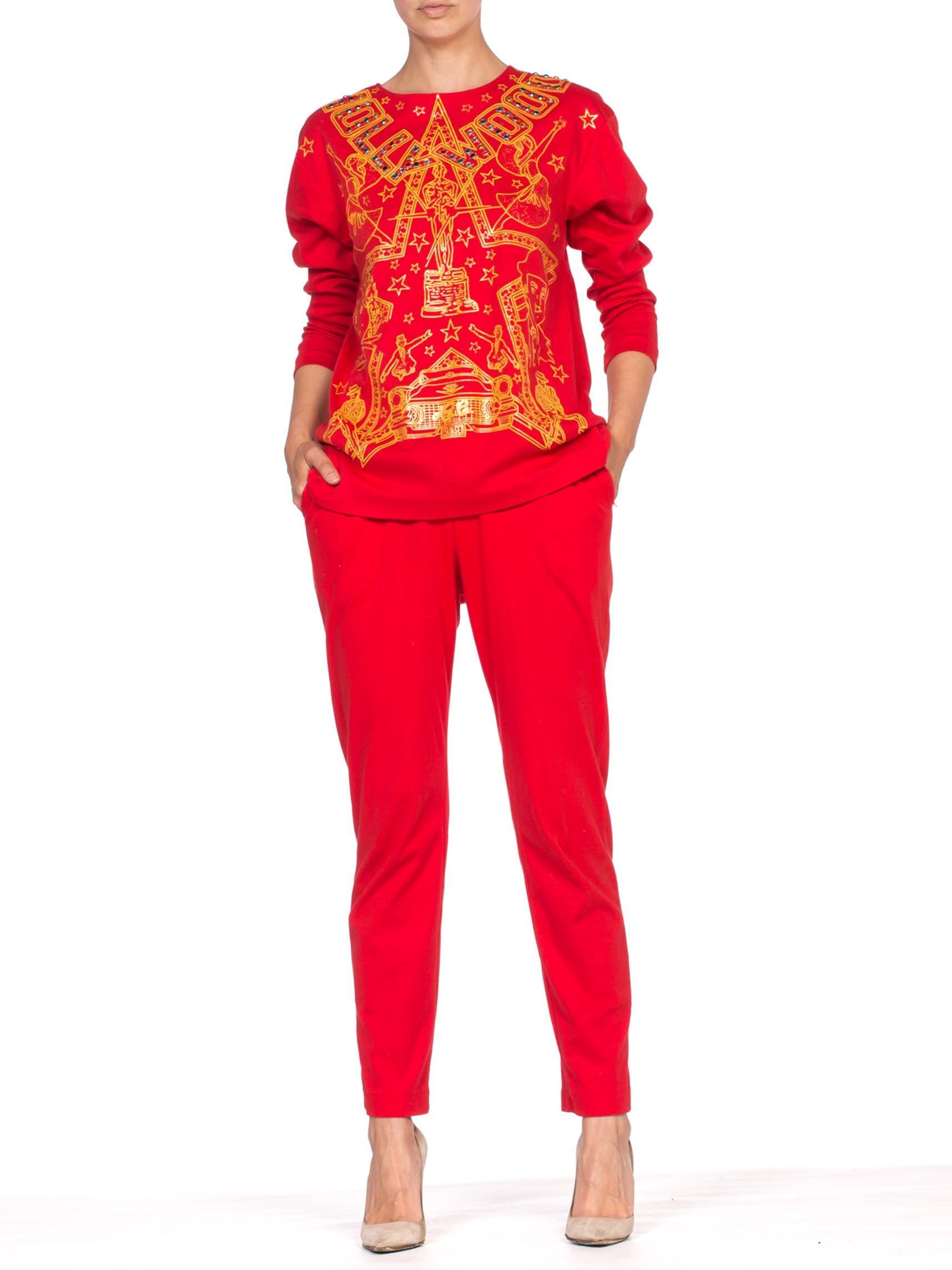 Maglia rossa in cotone Hollywood Glamour con cristalli anni '80  Ensemble in vendita 6