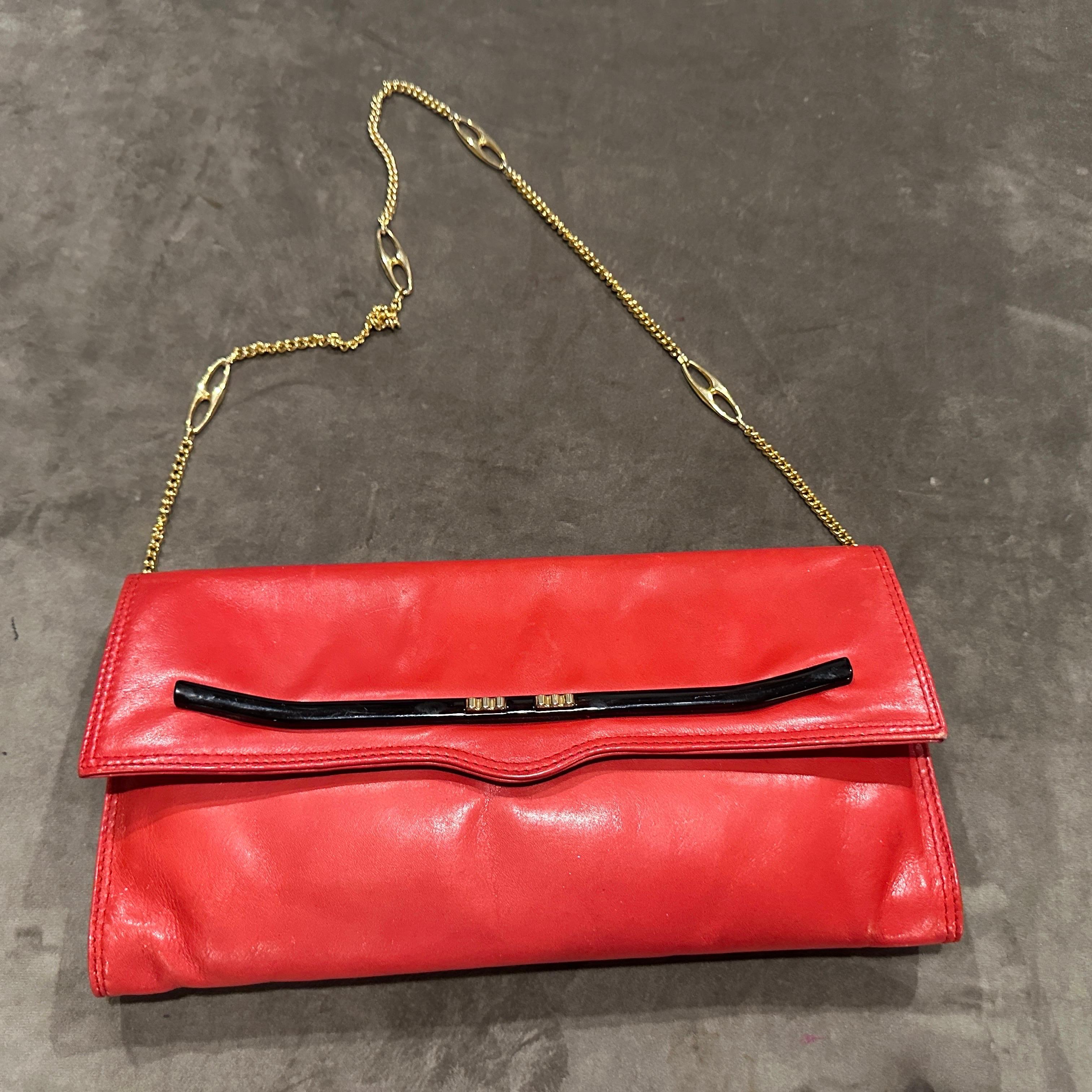 1980s Red Leather and Brass Chain Italian Shoulder Bag For Sale 7