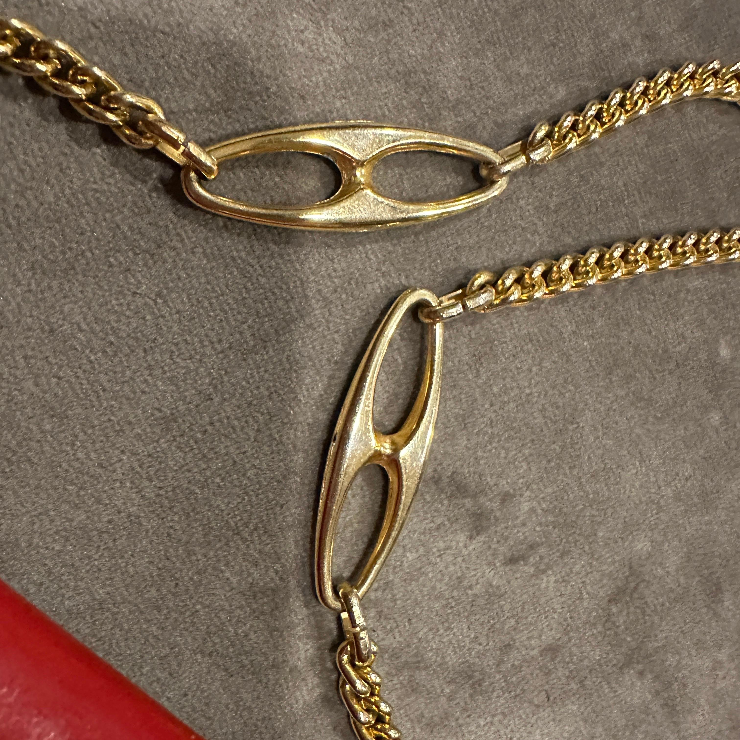 1980s Red Leather and Brass Chain Italian Shoulder Bag In Excellent Condition For Sale In Aci Castello, IT