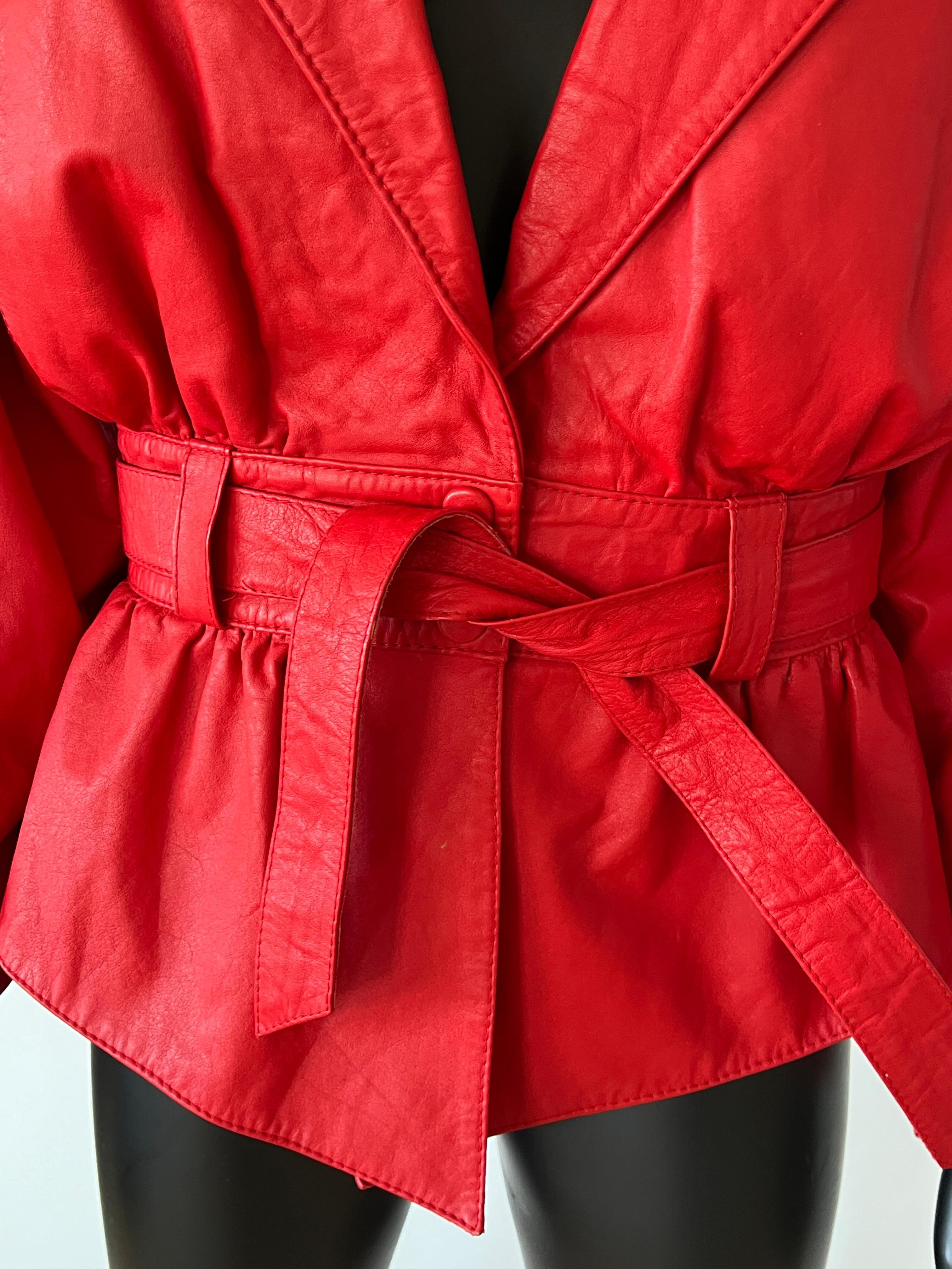 Veste en cuir rouge des années 1980 Pour femmes en vente