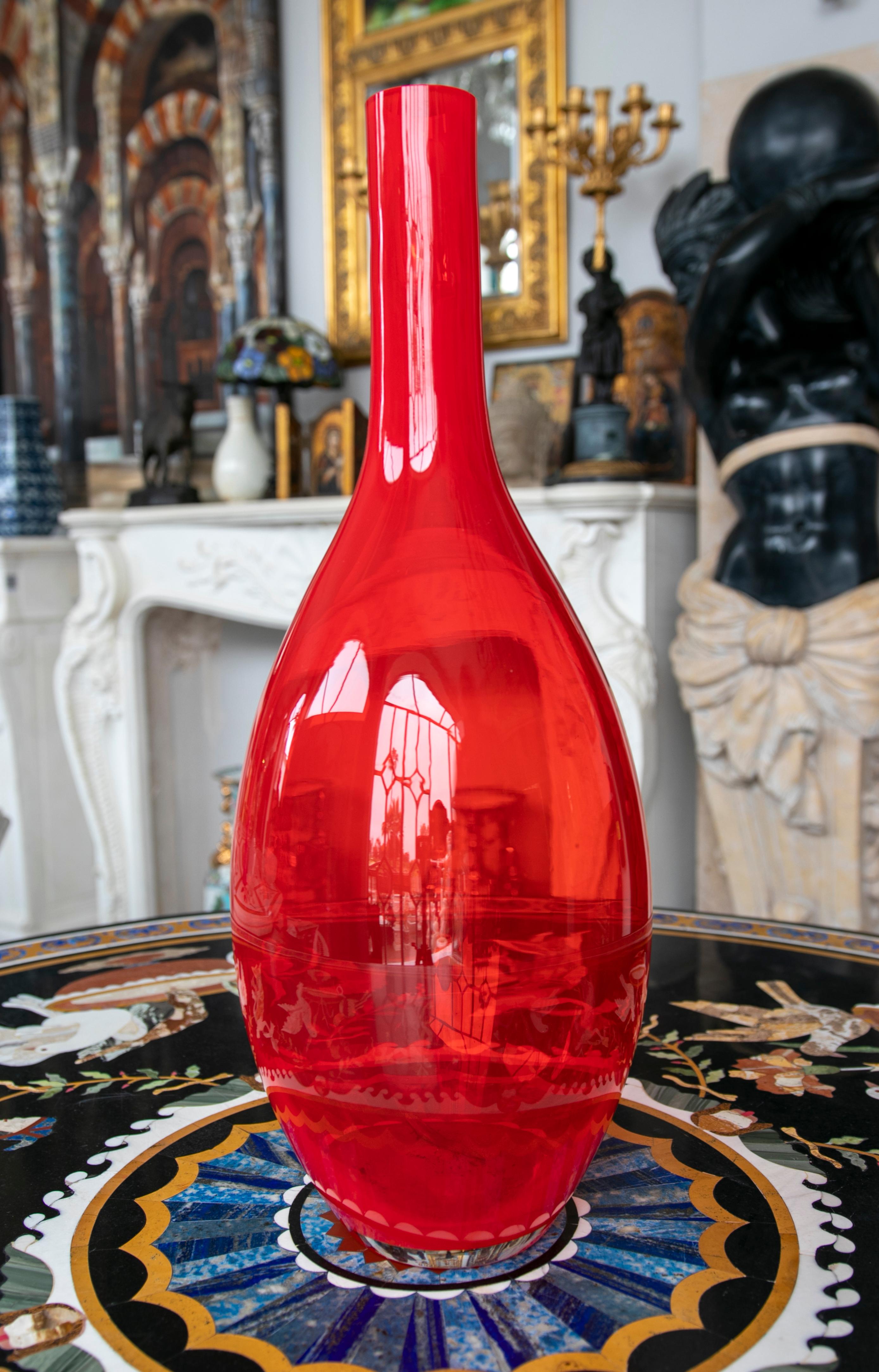 1980s Red Murano Vase with Tall Neck In Good Condition For Sale In Marbella, ES