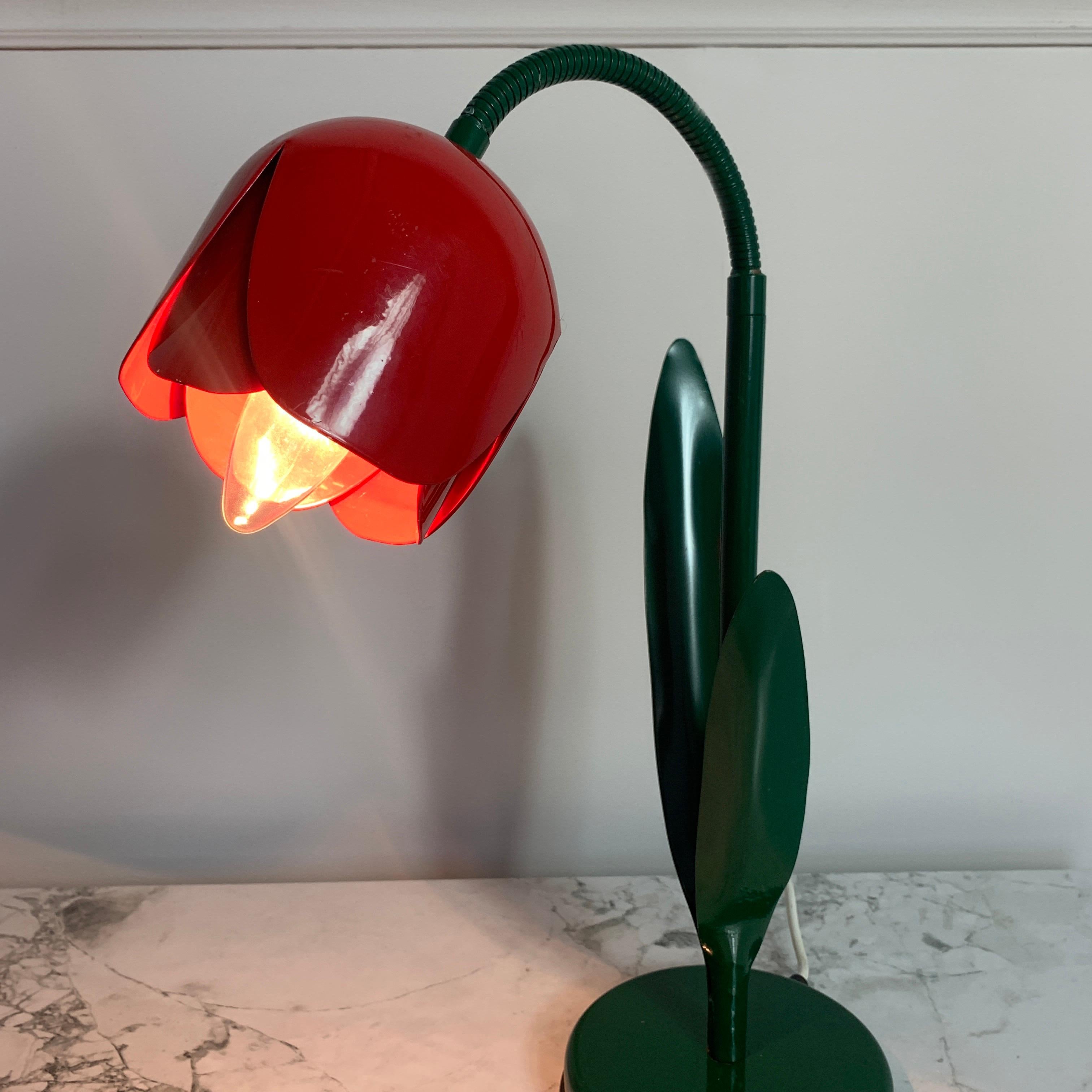 1980s Red Tulip Table Lamp by Bliss, UK In Good Condition In Hastings, GB