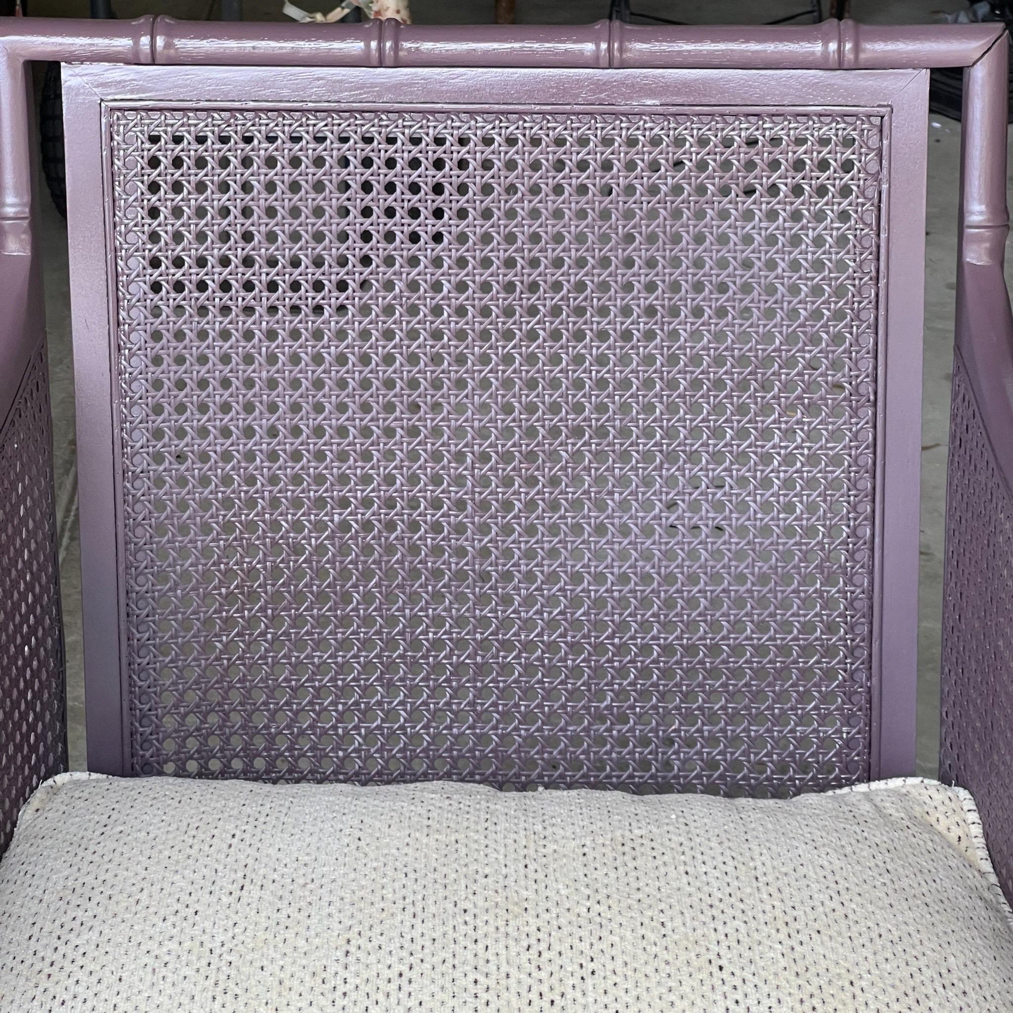 1980's Regency Cane Lounge Chairs lackiert in Brinjal, neu gepolstert im Angebot 2