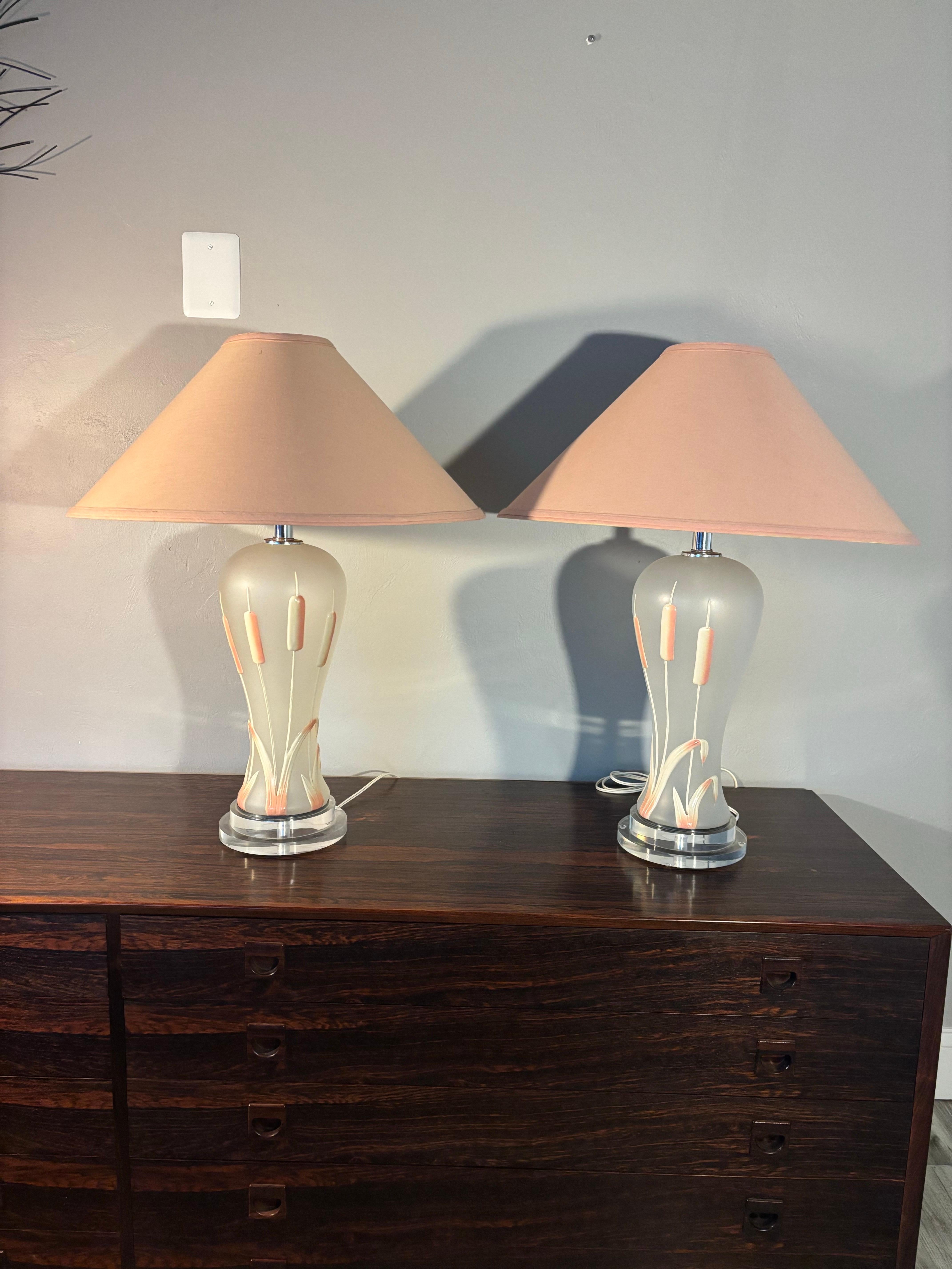 20th Century 1980s Regency Frosted Glass and Lucite Table Lamps, a Pair For Sale