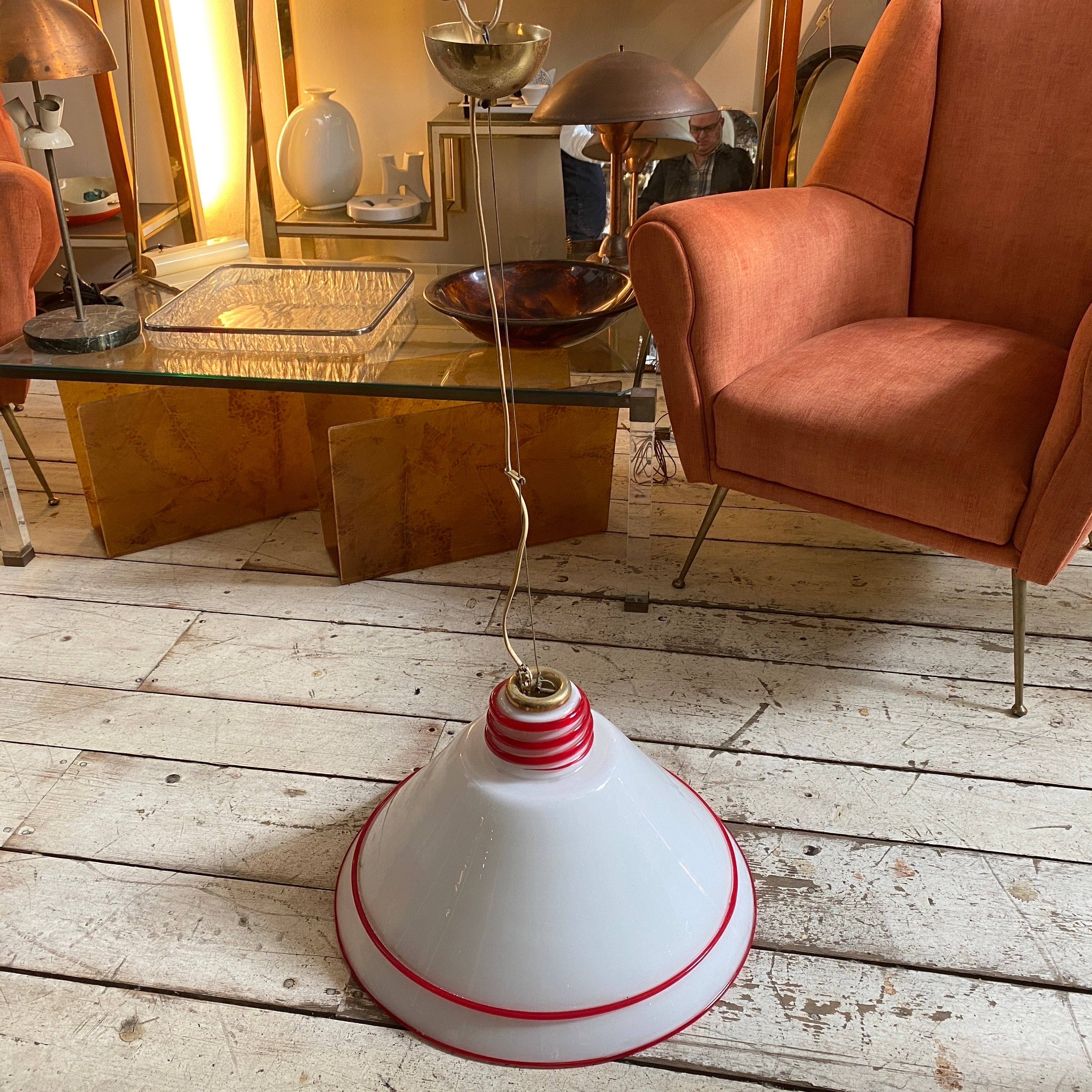 A modernist white and red murano glass pendant designed and manufactured in Italy by Toso, height of the glass part is cm 33, brass it's in original patina, glass it's in perfect condition. It works both 110-240 volts and needs a regular e 27 bulb.