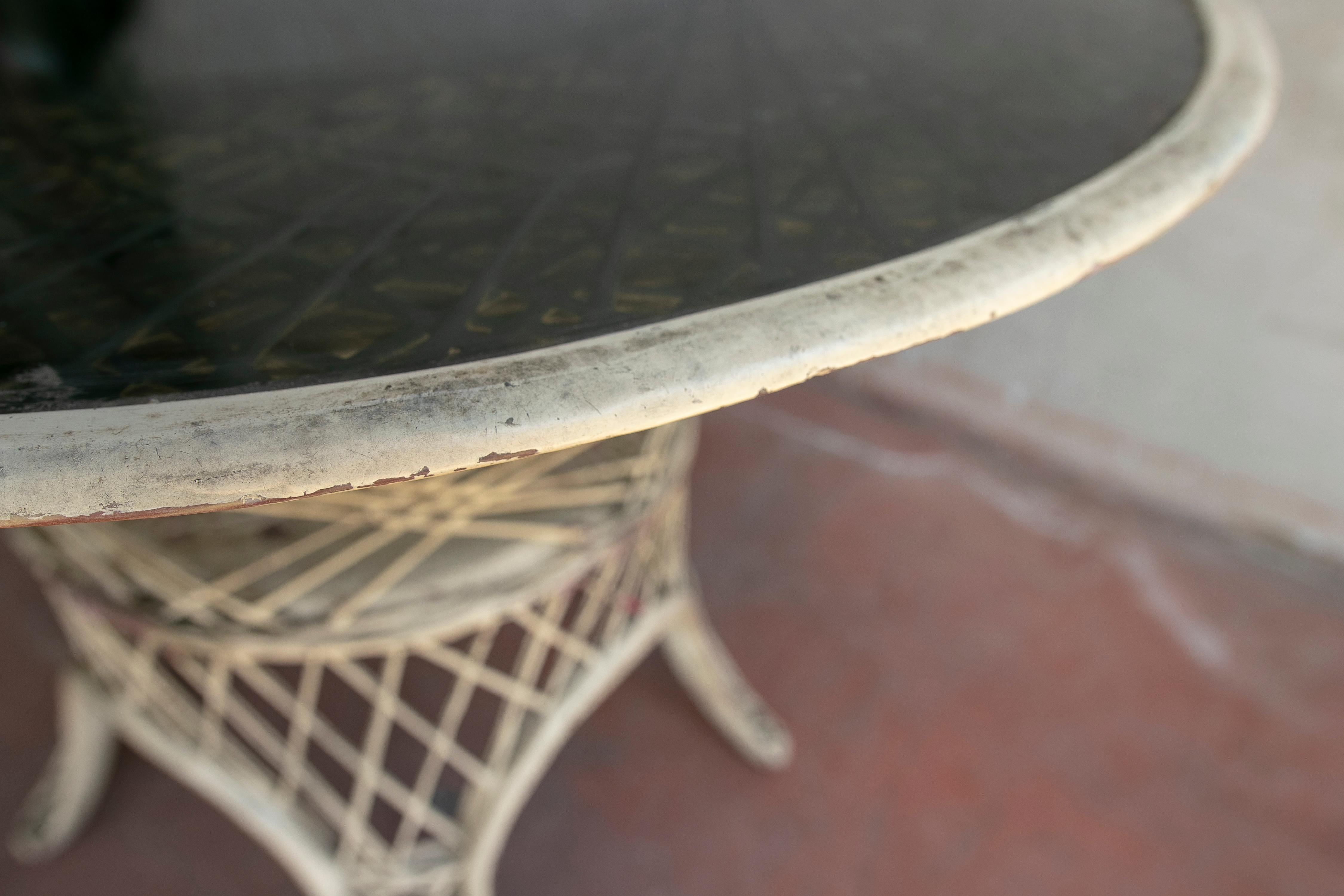 Mesa de jardín de resina de los años 80 en venta 1