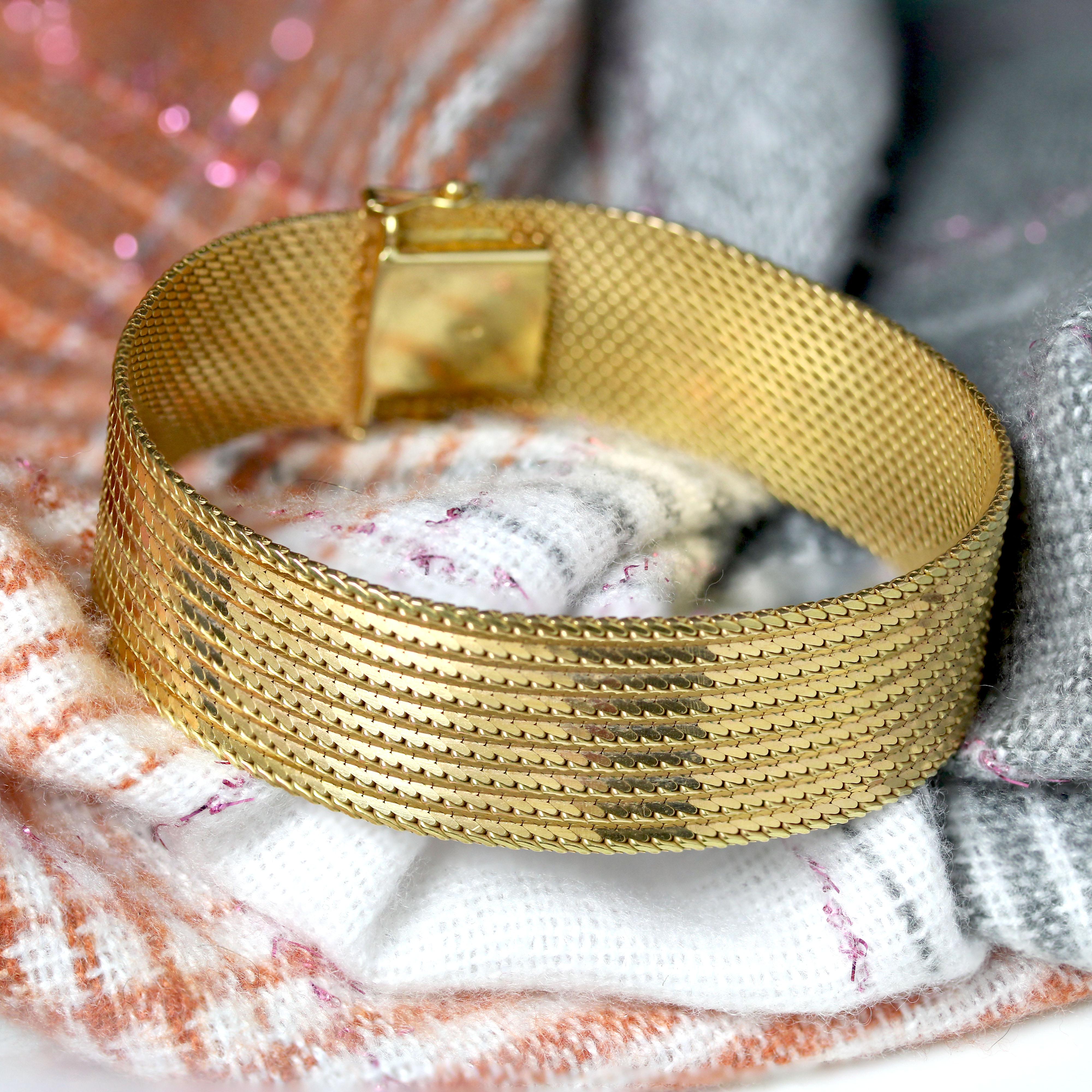 1980s Retro 18 Karat Yellow Gold Flexible Bracelet In Excellent Condition For Sale In Poitiers, FR