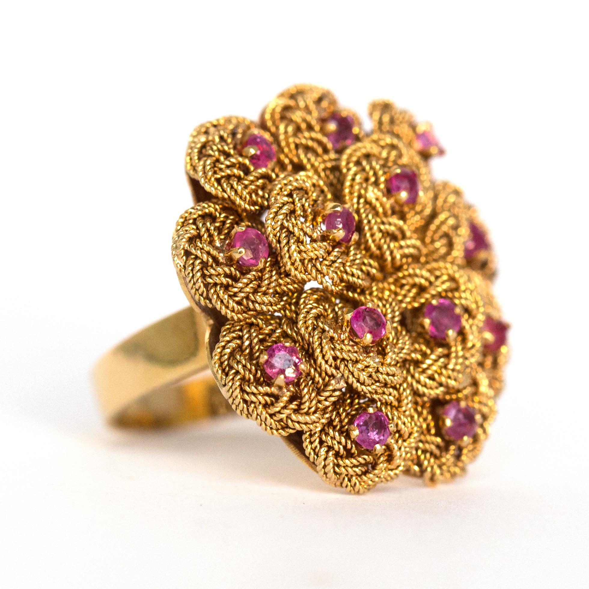 1980s Retro 18 Karat Yellow Gold Ruby Cocktail Ring In Good Condition For Sale In Atlanta, GA