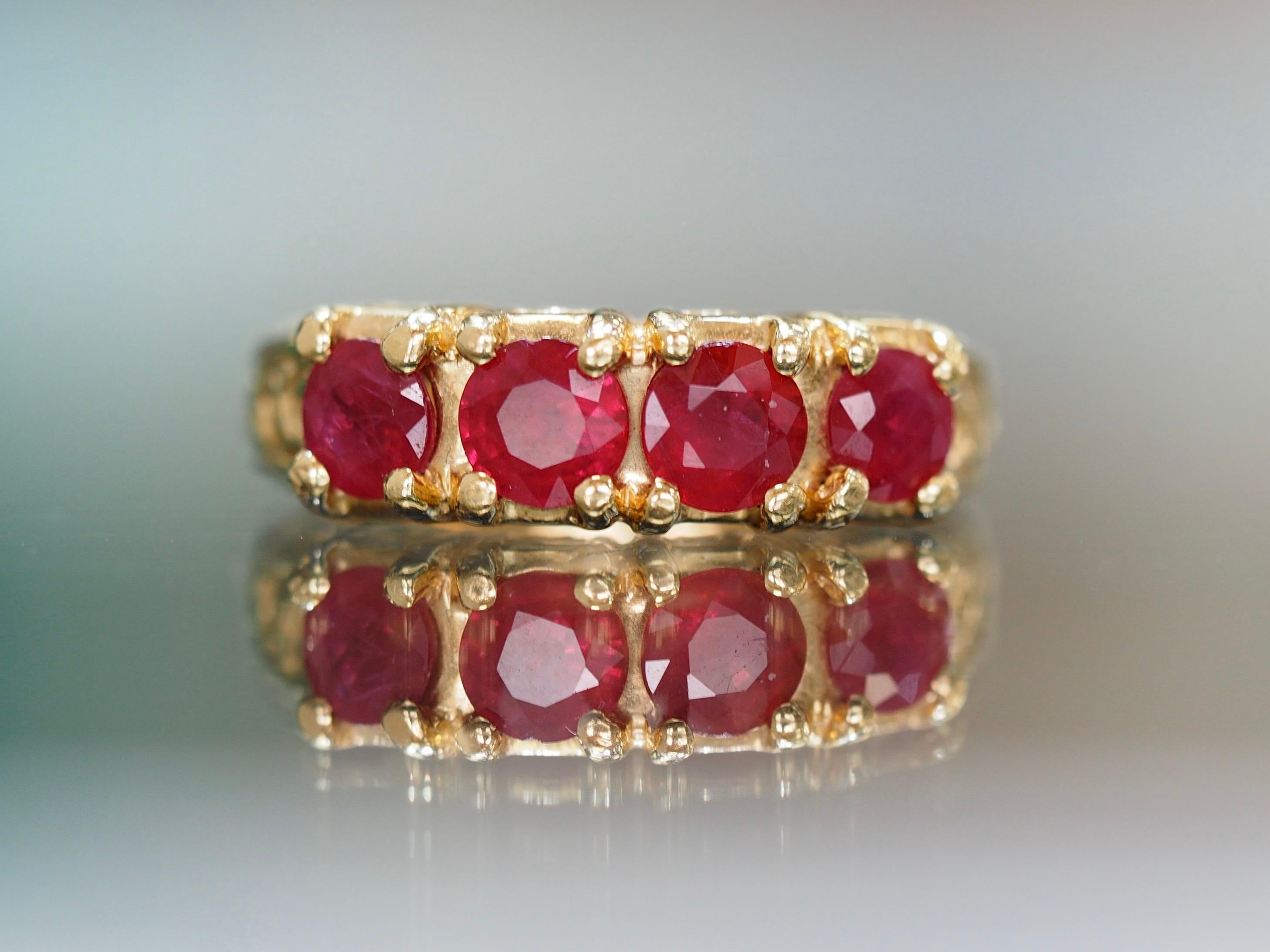1980s Retro 3.31 Carat Ruby Yellow Gold Band In Good Condition In Addison, TX