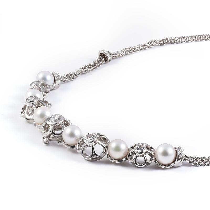 Floral retro necklace handmade in 1980's by Ansuini in 18k white gold with 6 japanese natural coltivated pearls and 43 diamonds 2.07 carats.