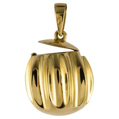 1980s Retro Secret 18 Karat Yellow Gold Pendant