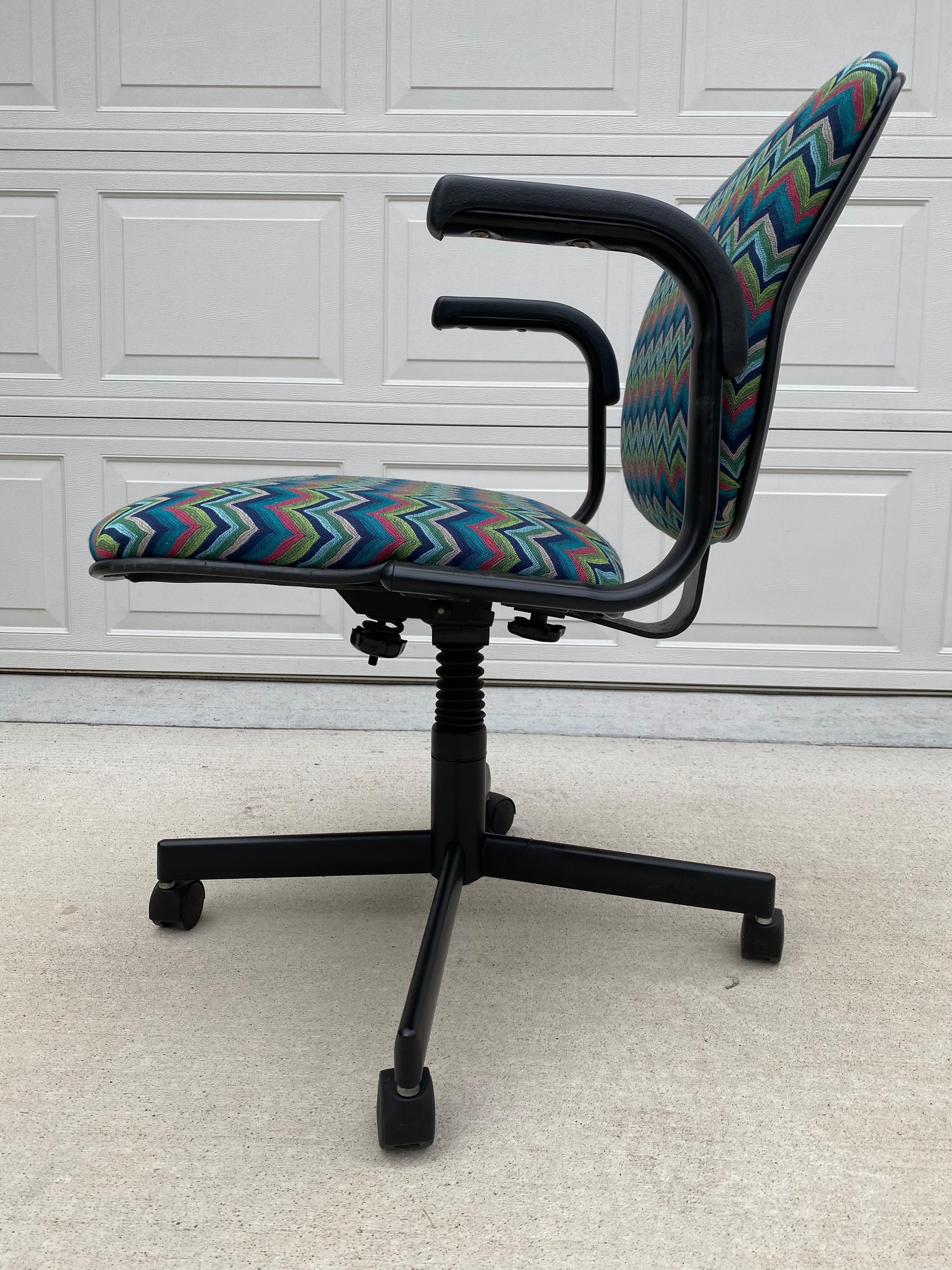Late 20th Century 1980s Reupholstered Office Chair by Stylex, Inc. In Mid-Century Modern Fabric For Sale