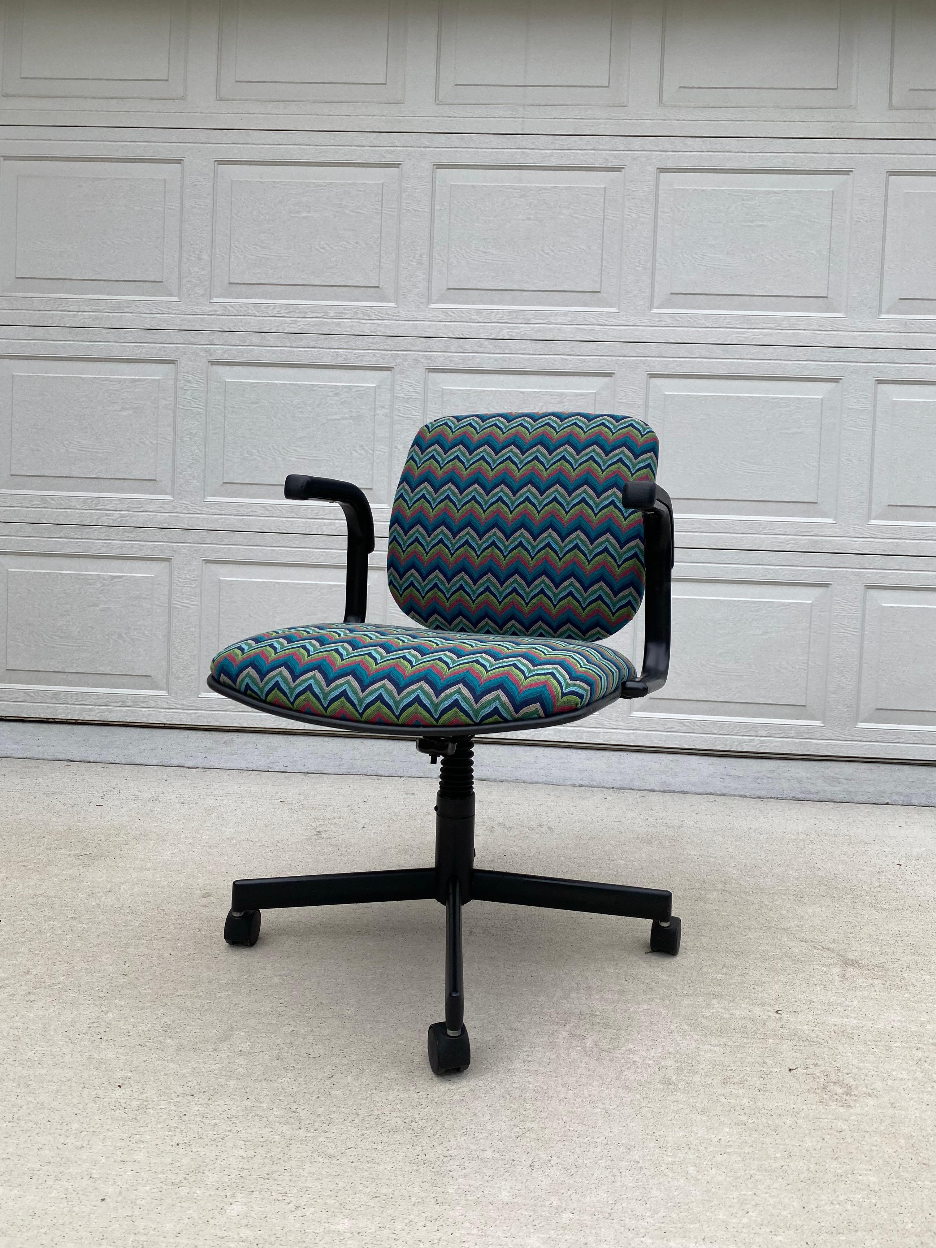 1980s Reupholstered Office Chair by Stylex, Inc. In Mid-Century Modern Fabric For Sale 2