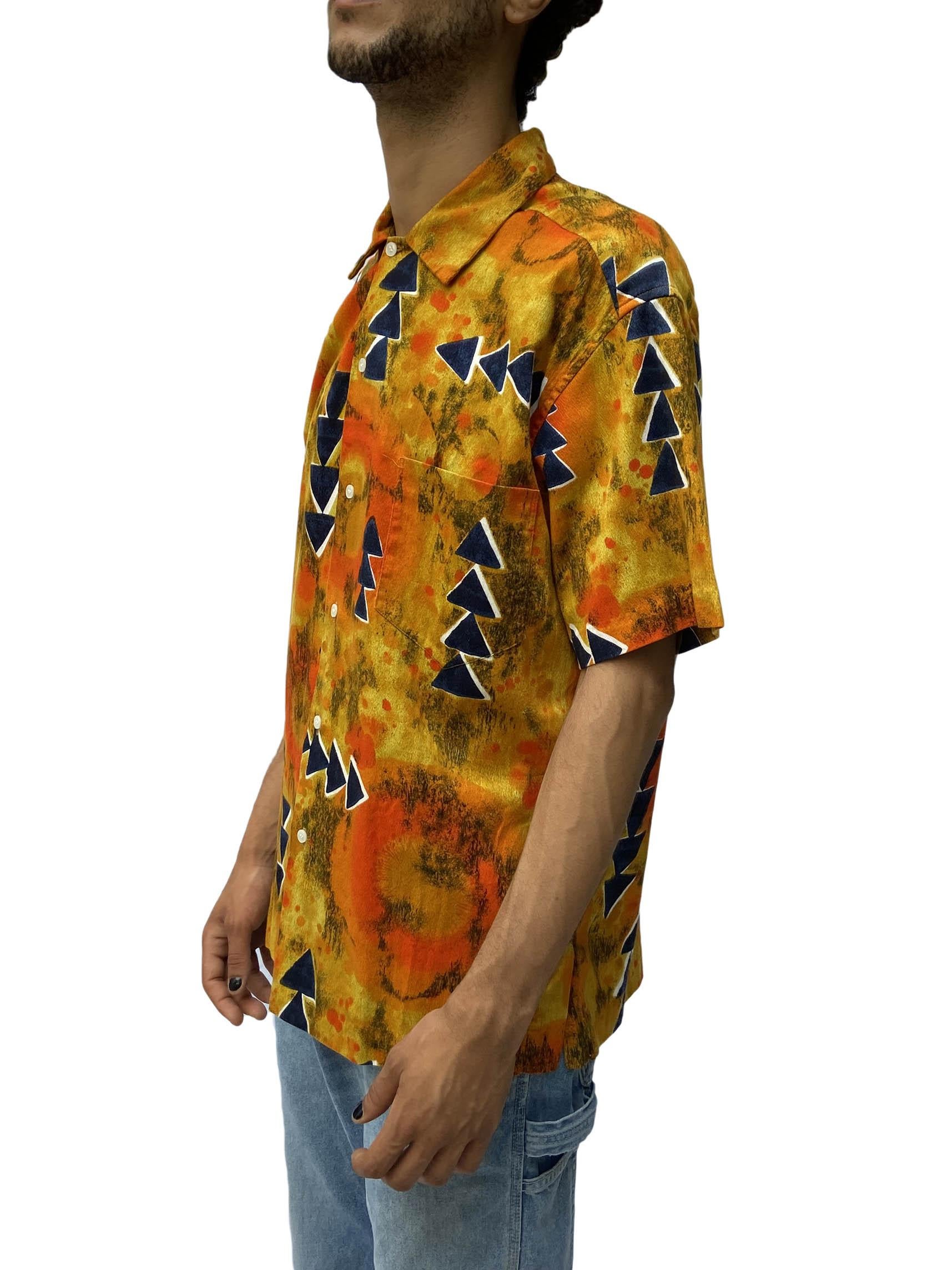 1980S Reyn Spooner Mustard Yellow Tie Dyed Cotton Blue Arrows Hawaiian  Shirt In Excellent Condition For Sale In New York, NY