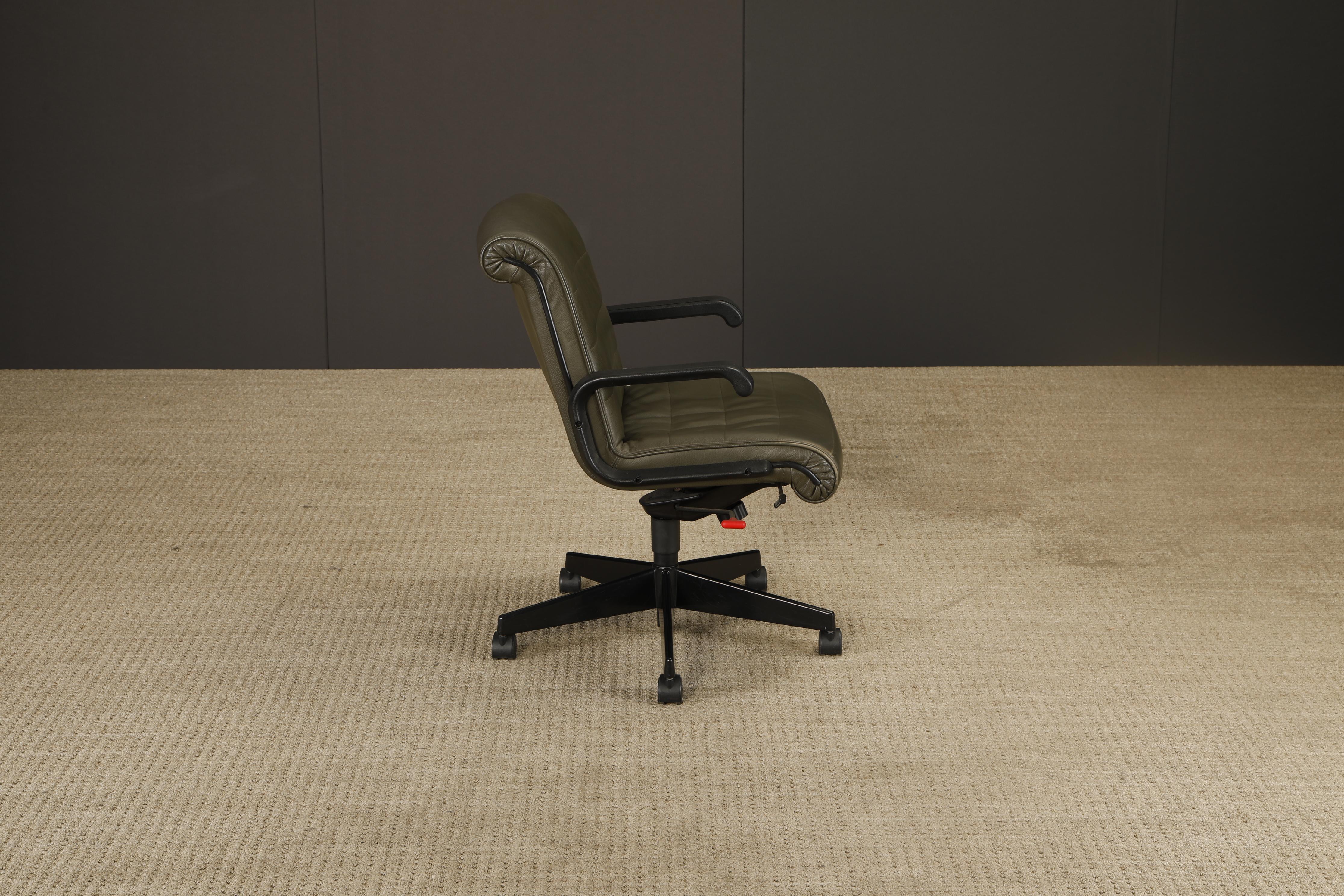 Años 80 Richard Sapper para Knoll Sillón de dirección en piel verde oscuro en venta 3