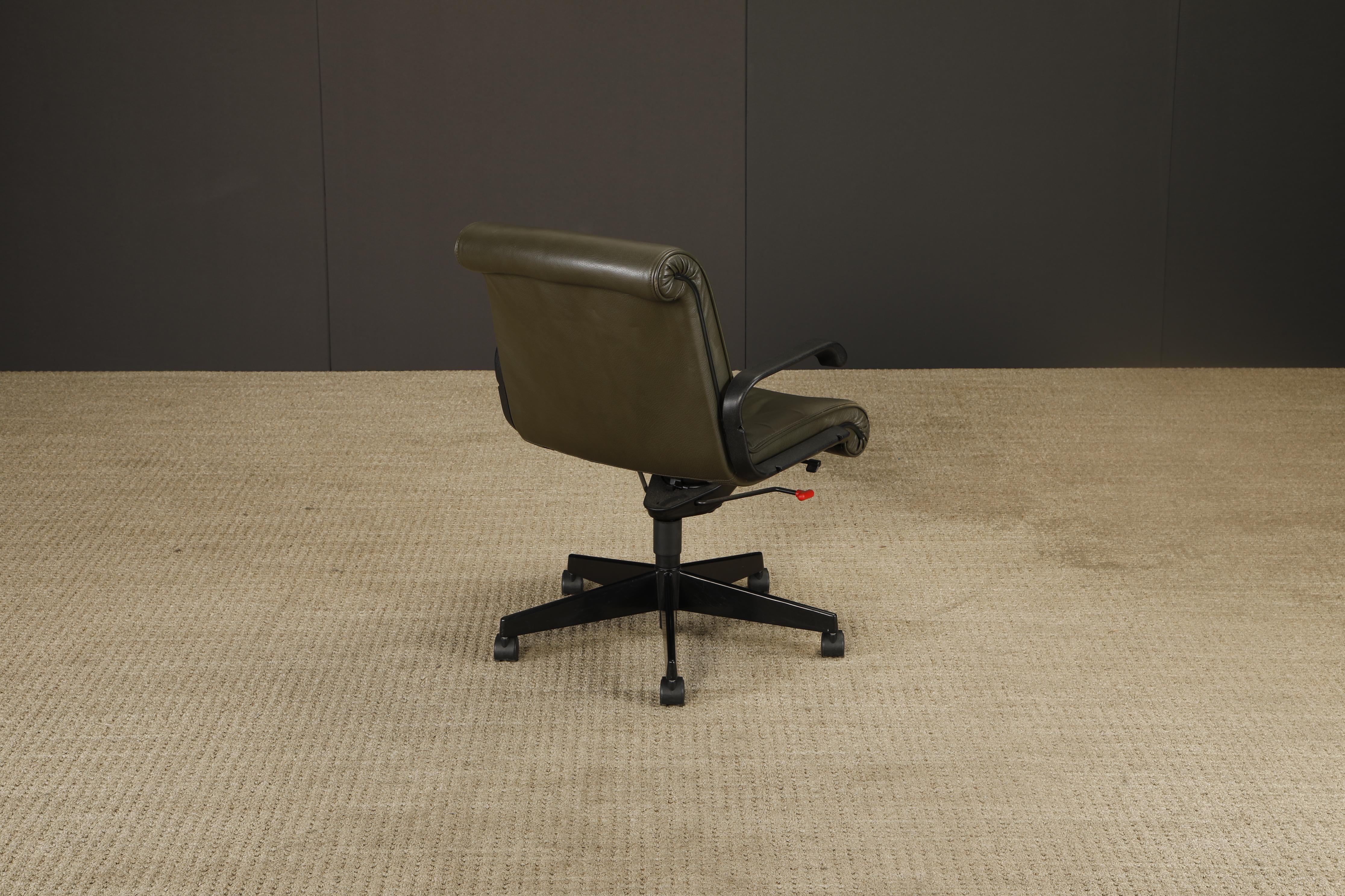 Años 80 Richard Sapper para Knoll Sillón de dirección en piel verde oscuro en venta 4