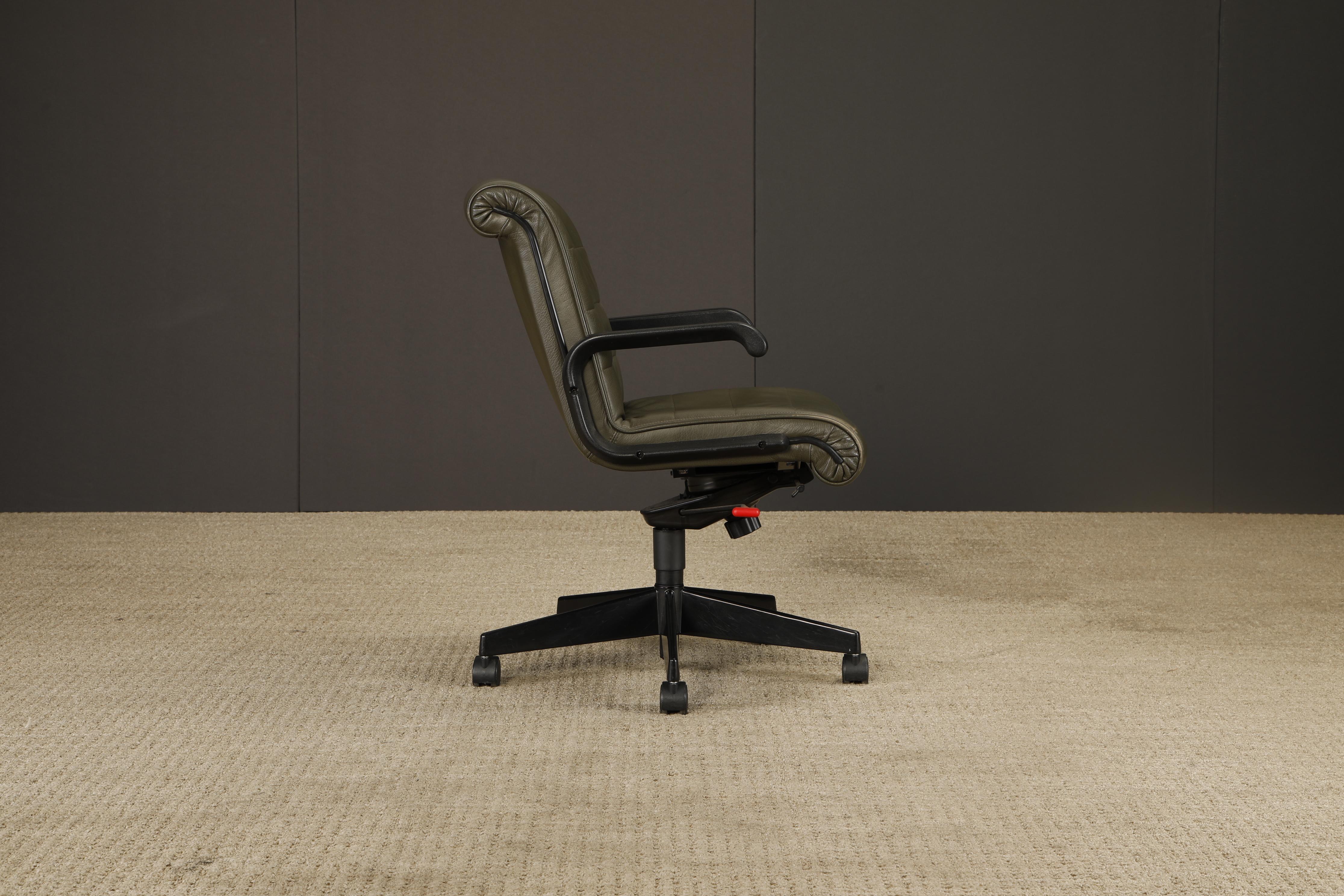 Años 80 Richard Sapper para Knoll Sillón de dirección en piel verde oscuro Estadounidense en venta