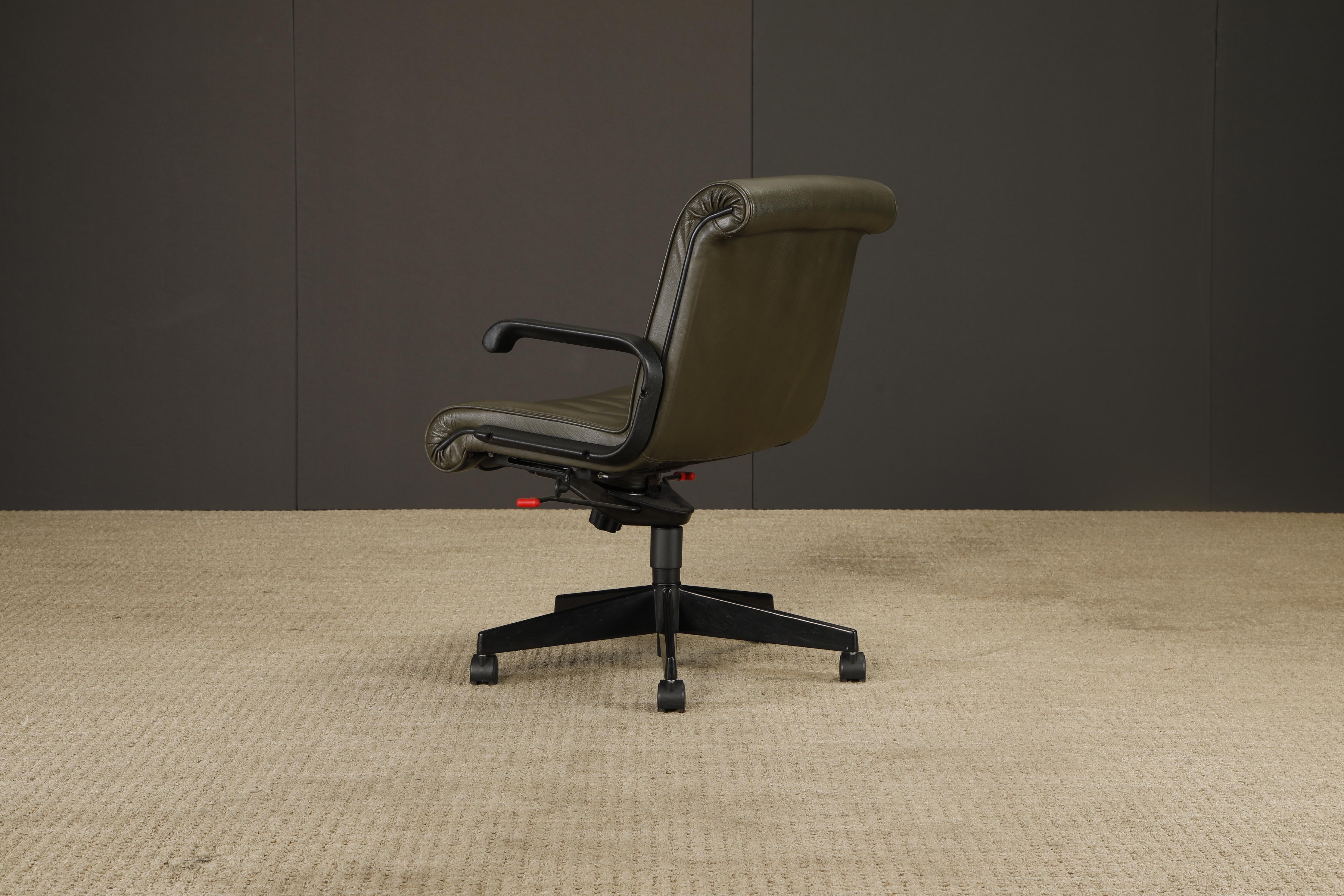 Años 80 Richard Sapper para Knoll Sillón de dirección en piel verde oscuro finales del siglo XX en venta