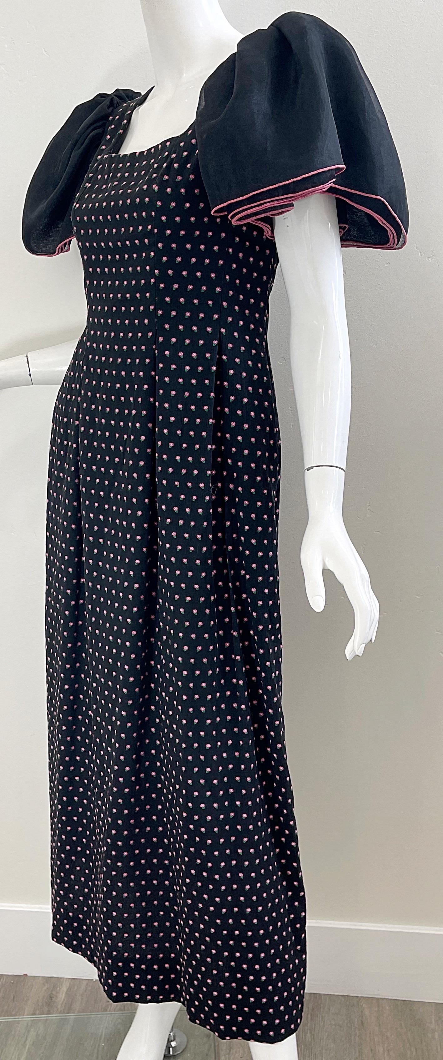 1980s Richilene Negro + Rosa Estampado Floral Mangas Volantes Vintage 80s Vestido Midi en venta 3