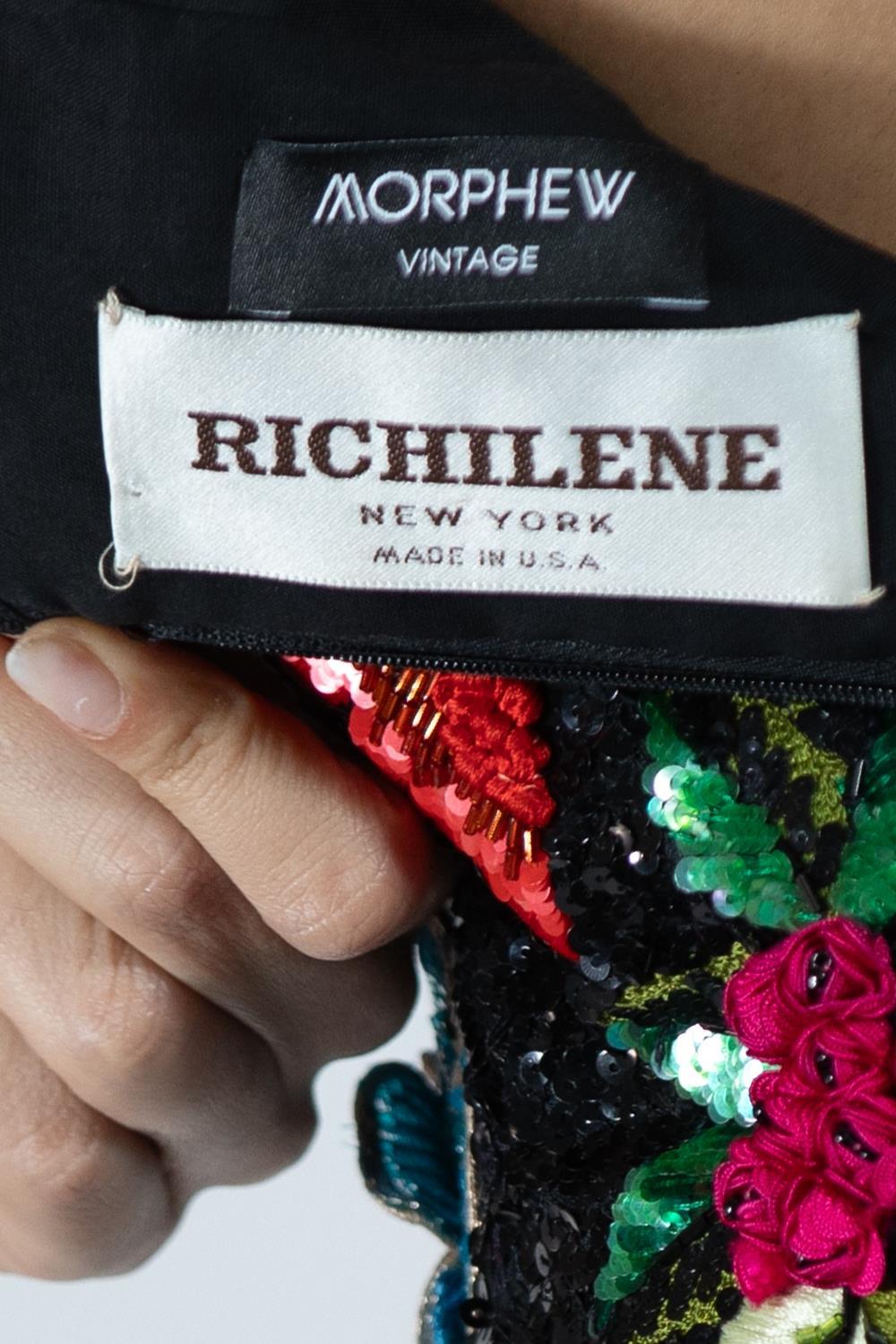 1980S Richilene Robe en satin noir avec broderies et perles somptueuses  en vente 4