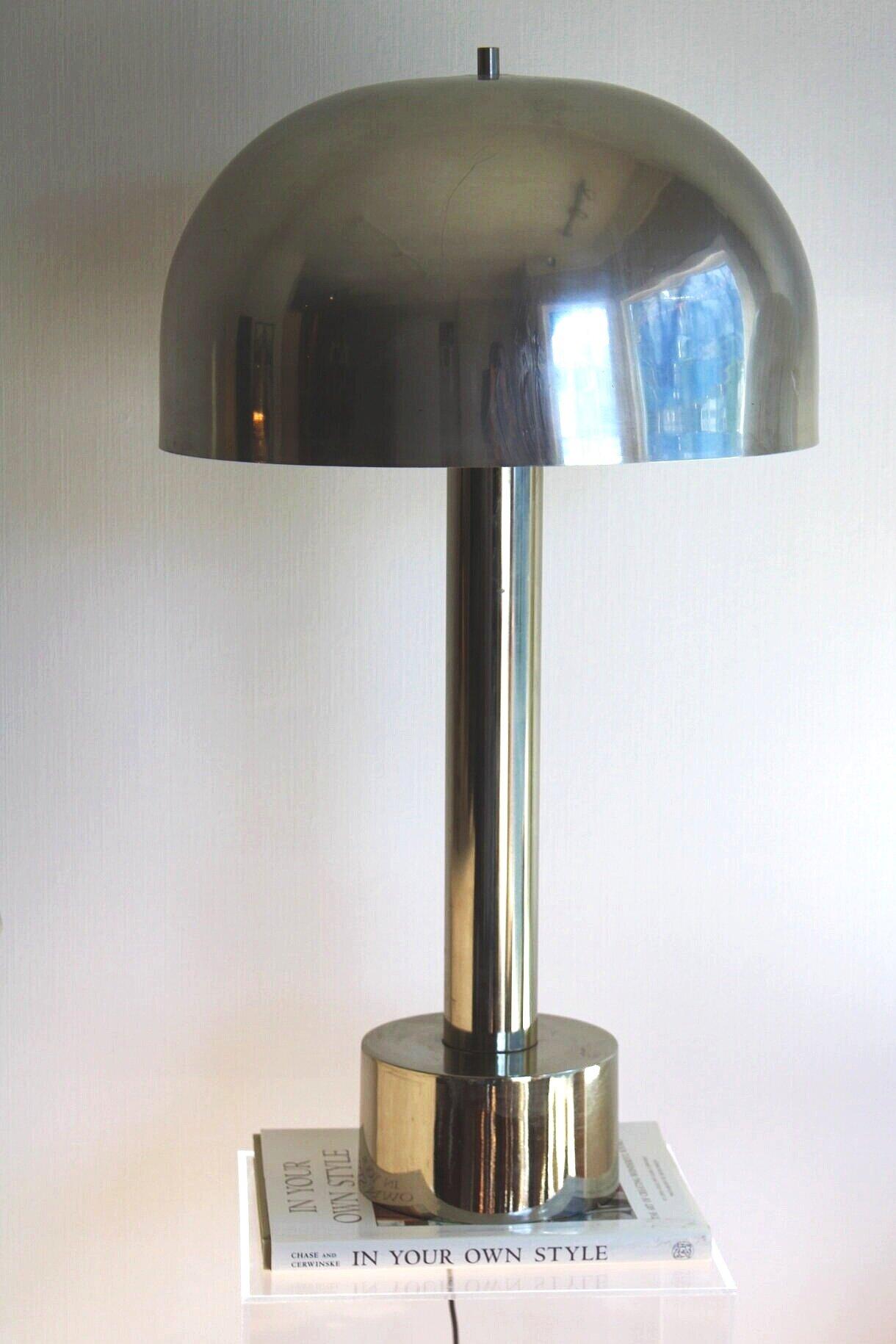 Standing 30” x 17” D x base 7.5” D.

A beautiful and iconic ‘bauhaus’ inspired 1980s oversized mushroom chrome lamp for Laurel by Robert Sonneman.

In very good condition. Patina and scuff marks, scratches are consistent with age and time. The